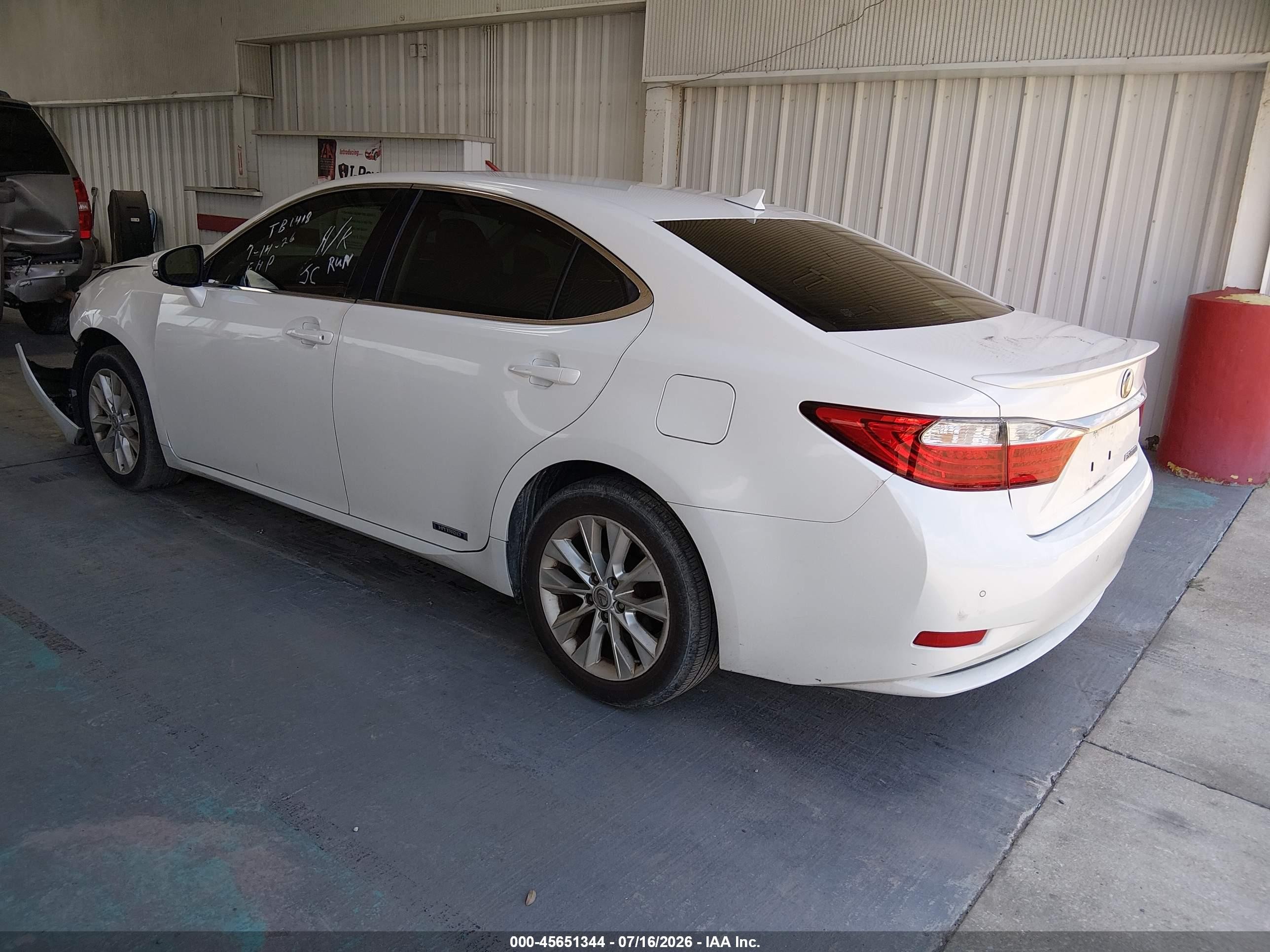 2013 Lexus Es 300h   White vin: JTHBW1GG0D2010732