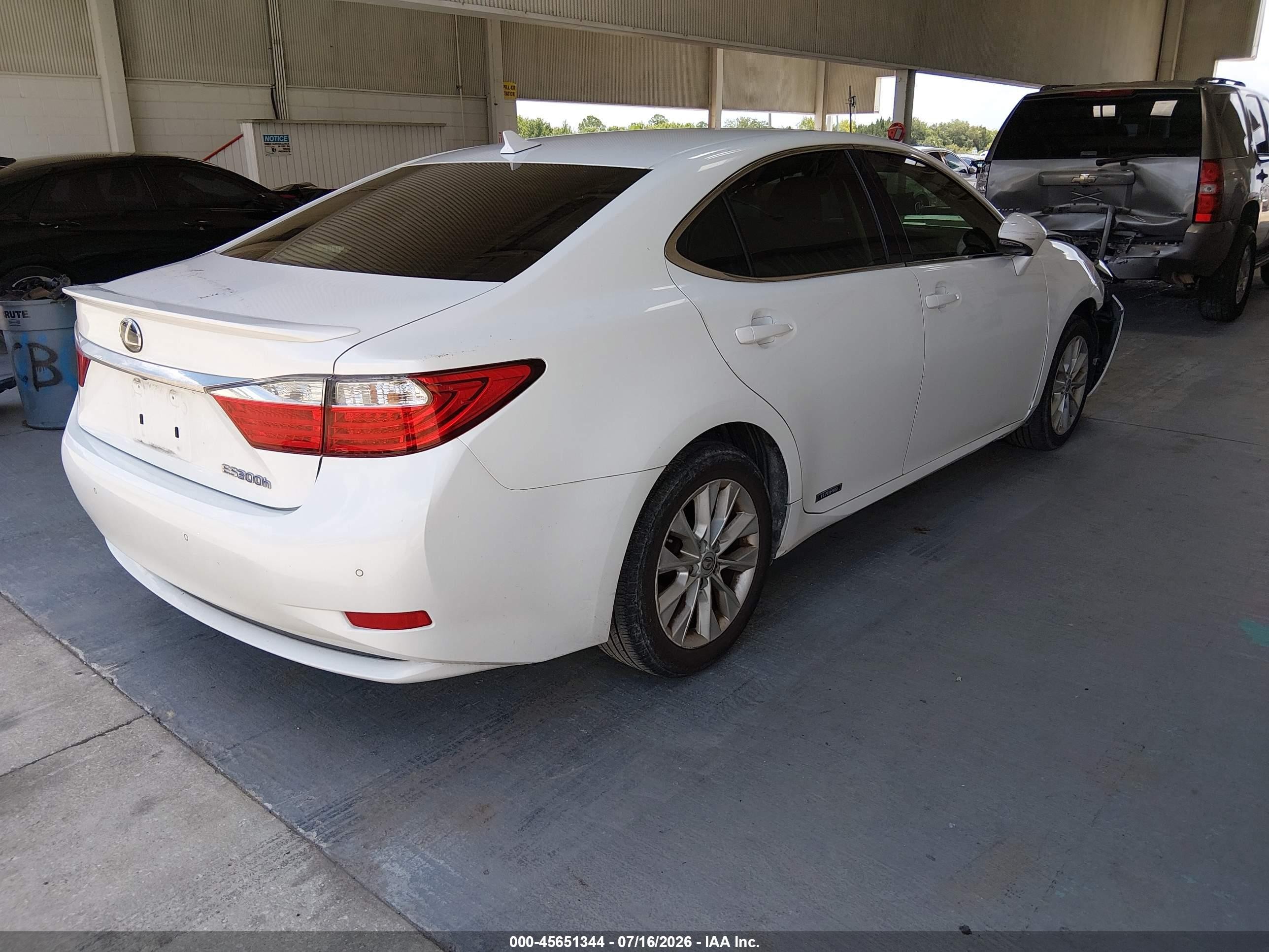 2013 Lexus Es 300h   White vin: JTHBW1GG0D2010732