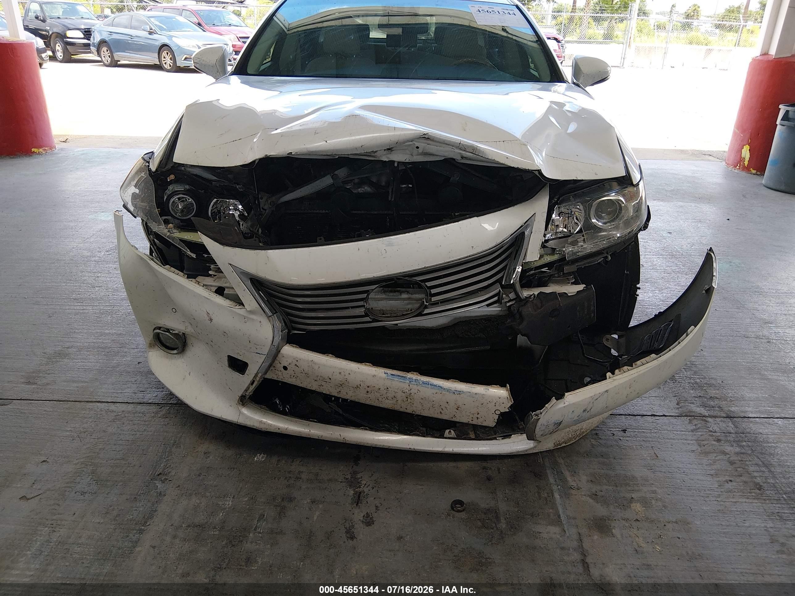 2013 Lexus Es 300h   White vin: JTHBW1GG0D2010732