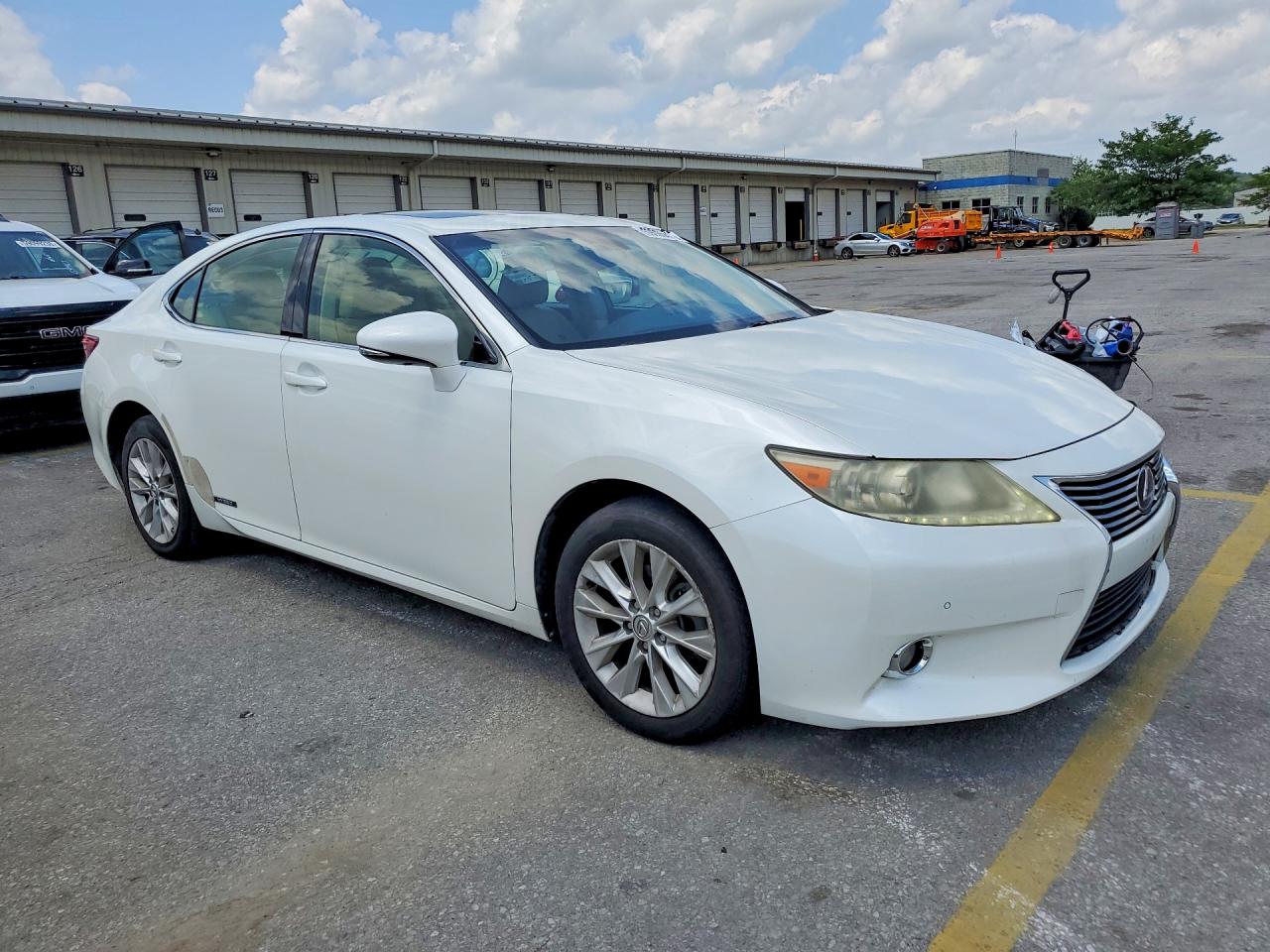 2013 Lexus Es 300h White vin: JTHBW1GG0D2019852