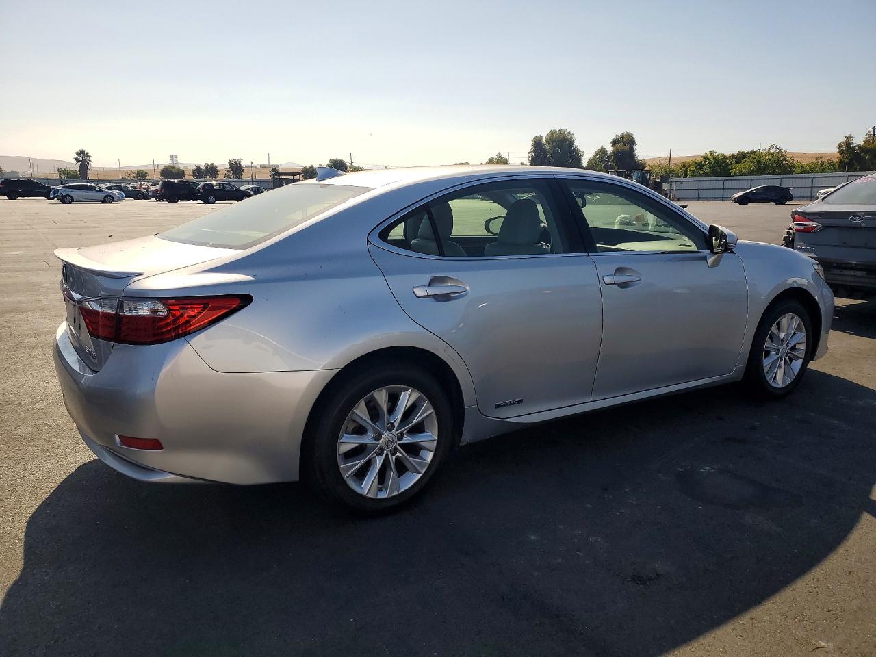 2015 Lexus Es 300h Silver vin: JTHBW1GG0F2100336