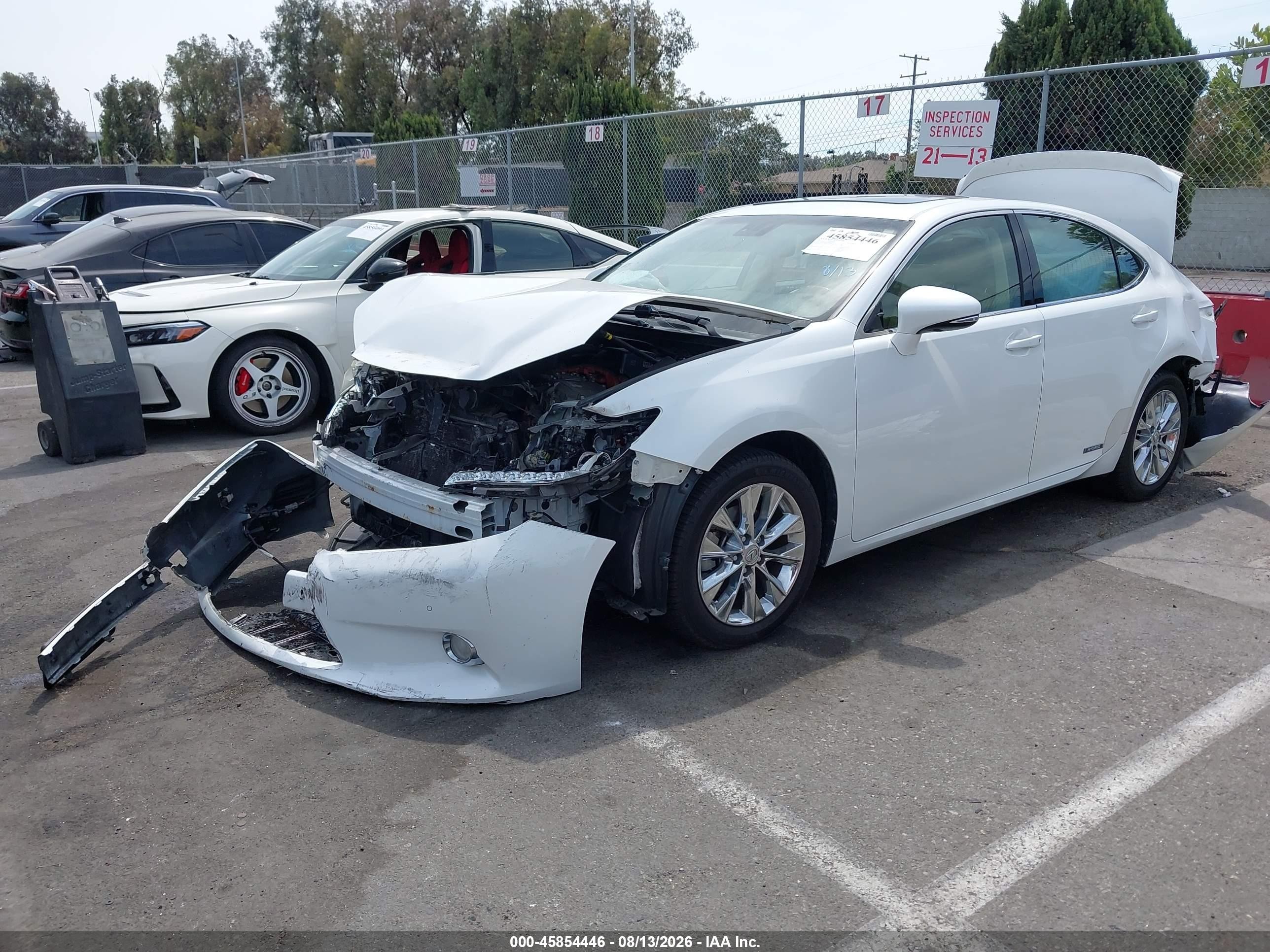 2013 Lexus Es 300h White vin: JTHBW1GG1D2021819