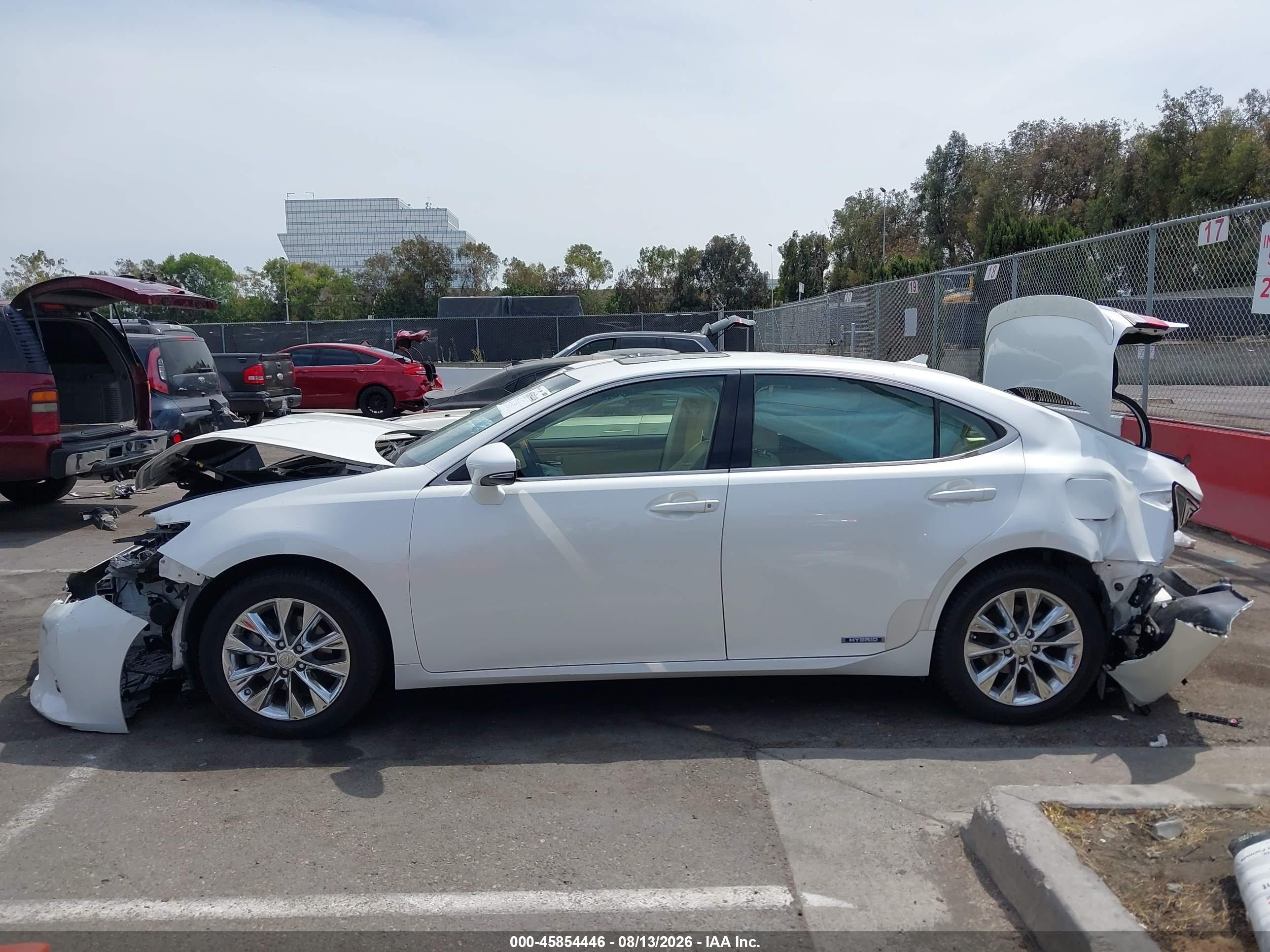 2013 Lexus Es 300h White vin: JTHBW1GG1D2021819