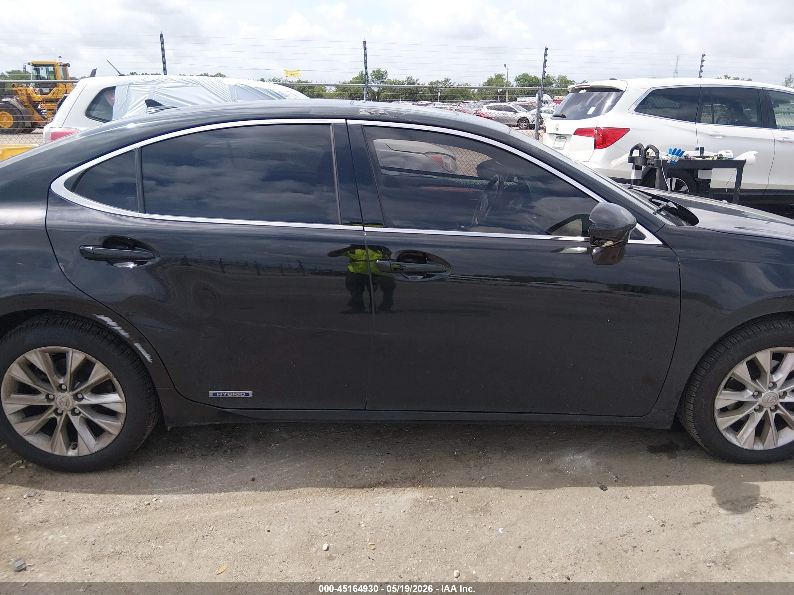 2014 Lexus Es 300h   Black vin: JTHBW1GG1E2057639