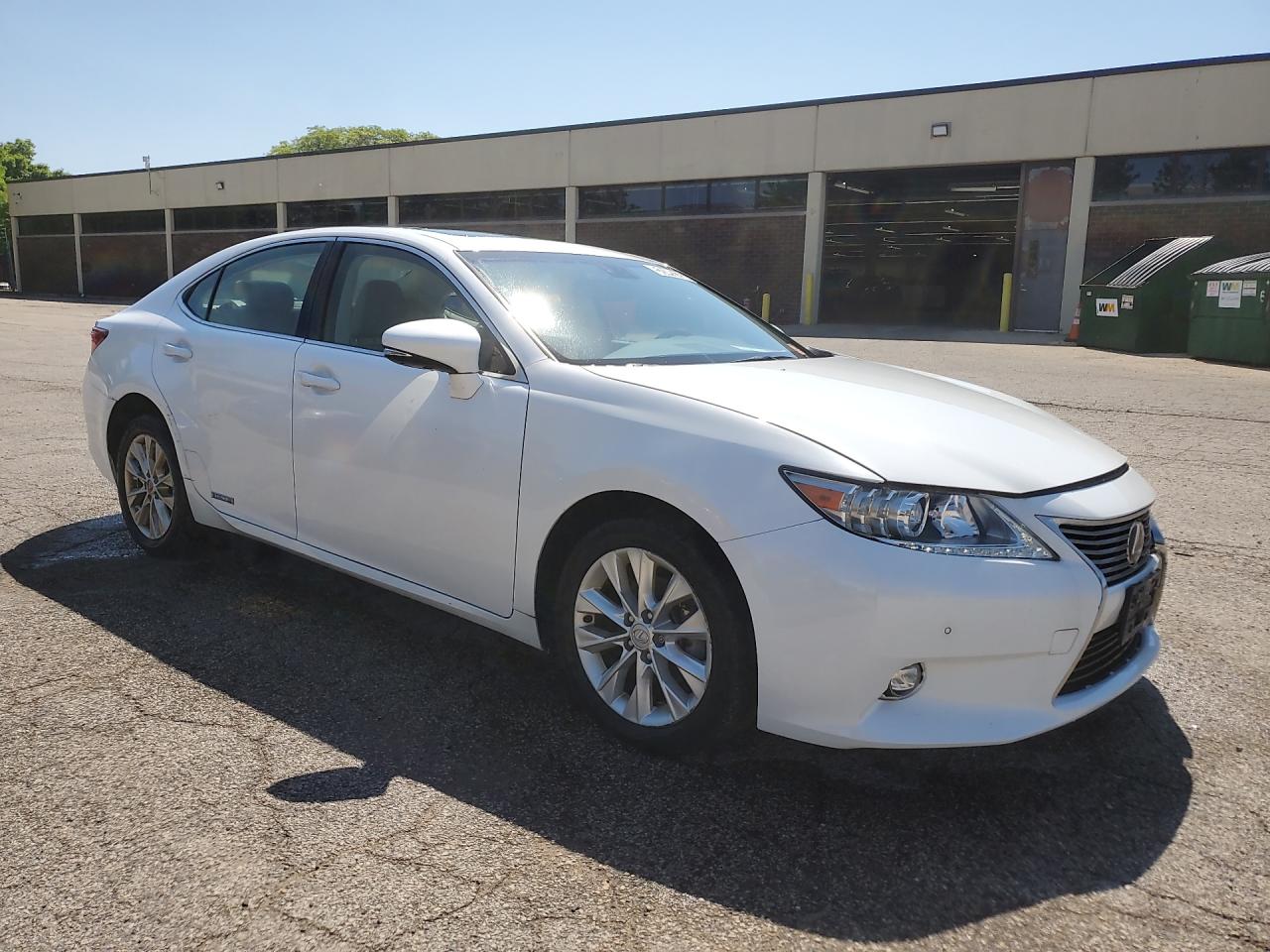 2014 Lexus Es 300h White vin: JTHBW1GG1E2058886 Damage: Right Front Tire, Worn, Replacement Required