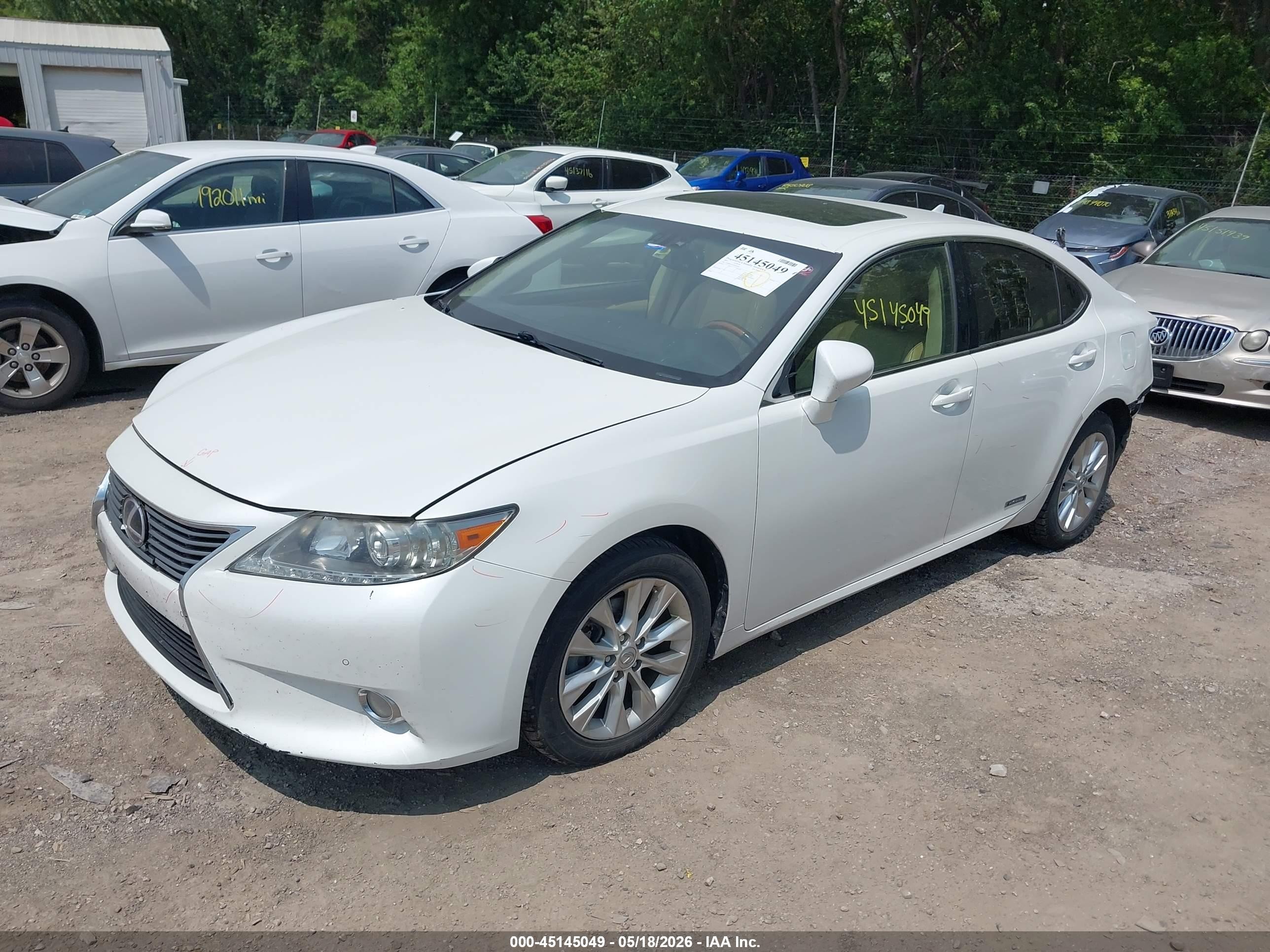 2013 Lexus Es 300h   White vin: JTHBW1GG2D2004169