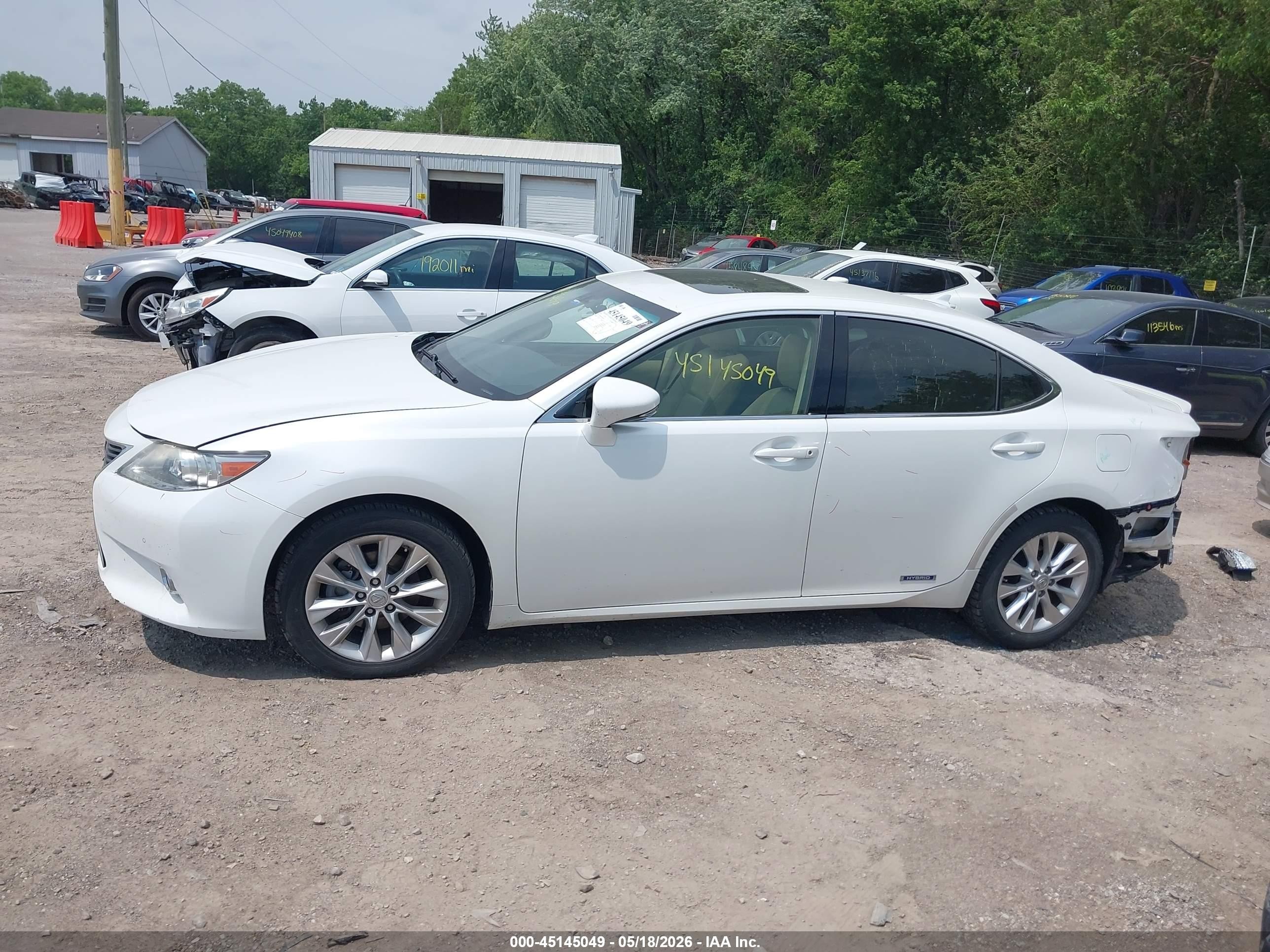 2013 Lexus Es 300h   White vin: JTHBW1GG2D2004169