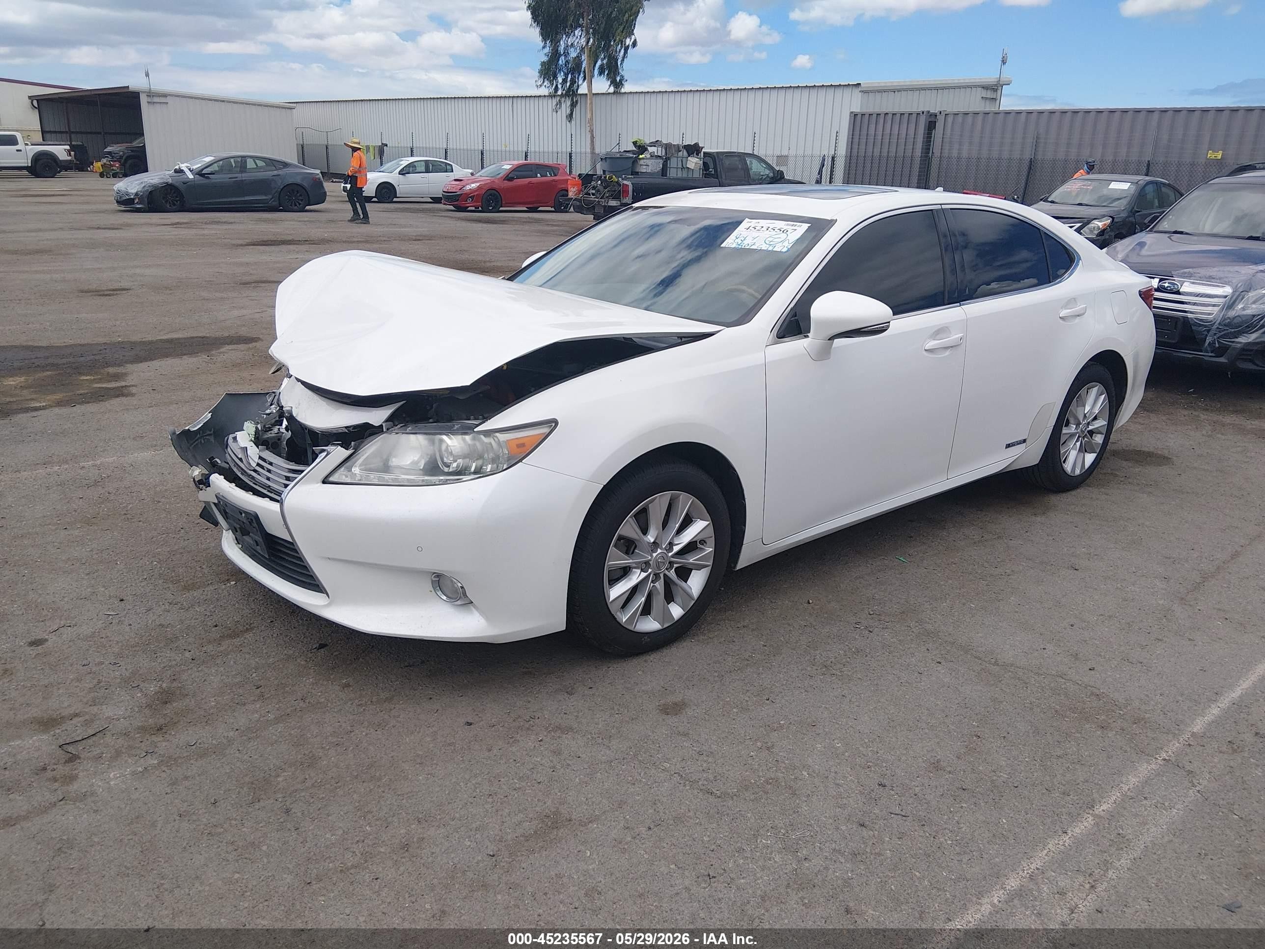 2013 Lexus Es 300h   White vin: JTHBW1GG2D2006438