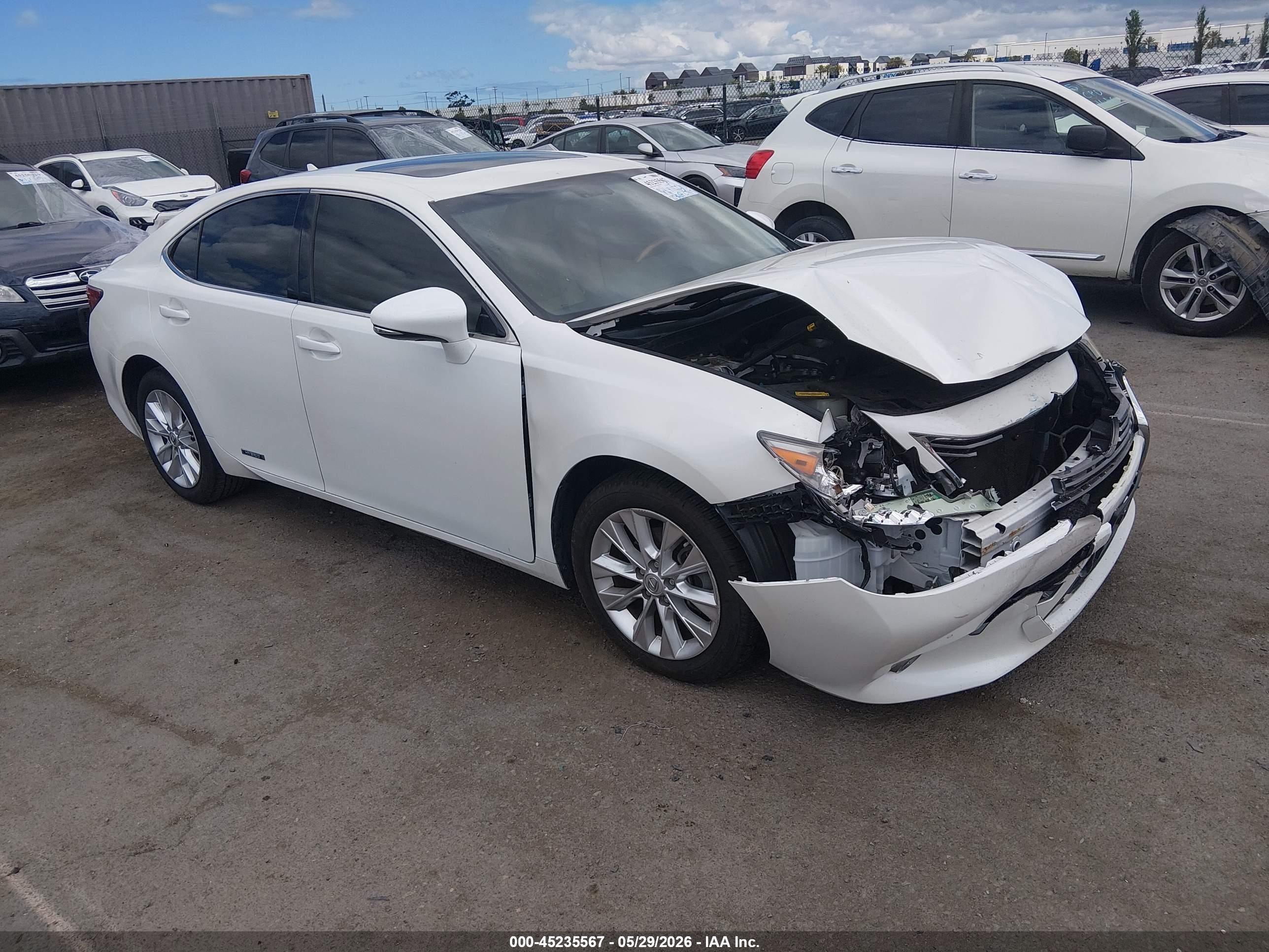 2013 Lexus Es 300h   White vin: JTHBW1GG2D2006438