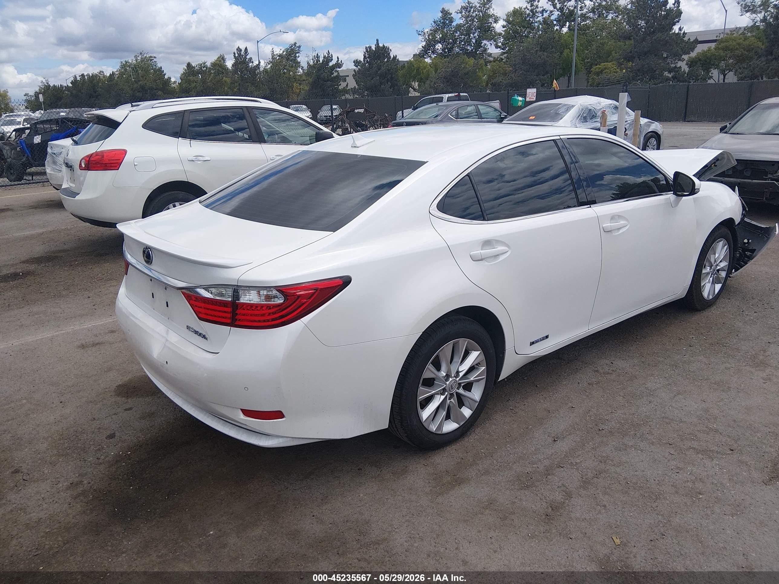 2013 Lexus Es 300h   White vin: JTHBW1GG2D2006438