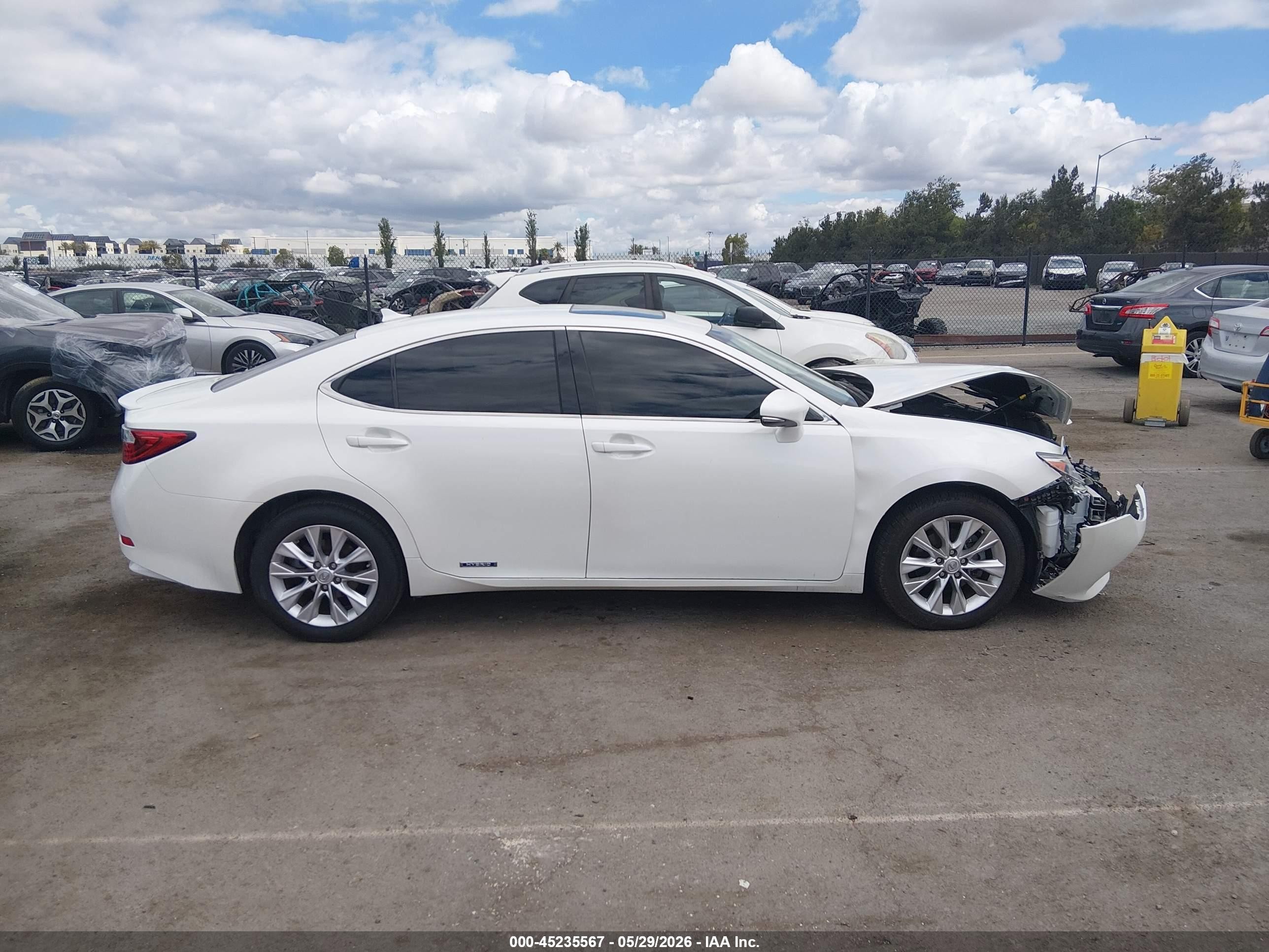 2013 Lexus Es 300h   White vin: JTHBW1GG2D2006438