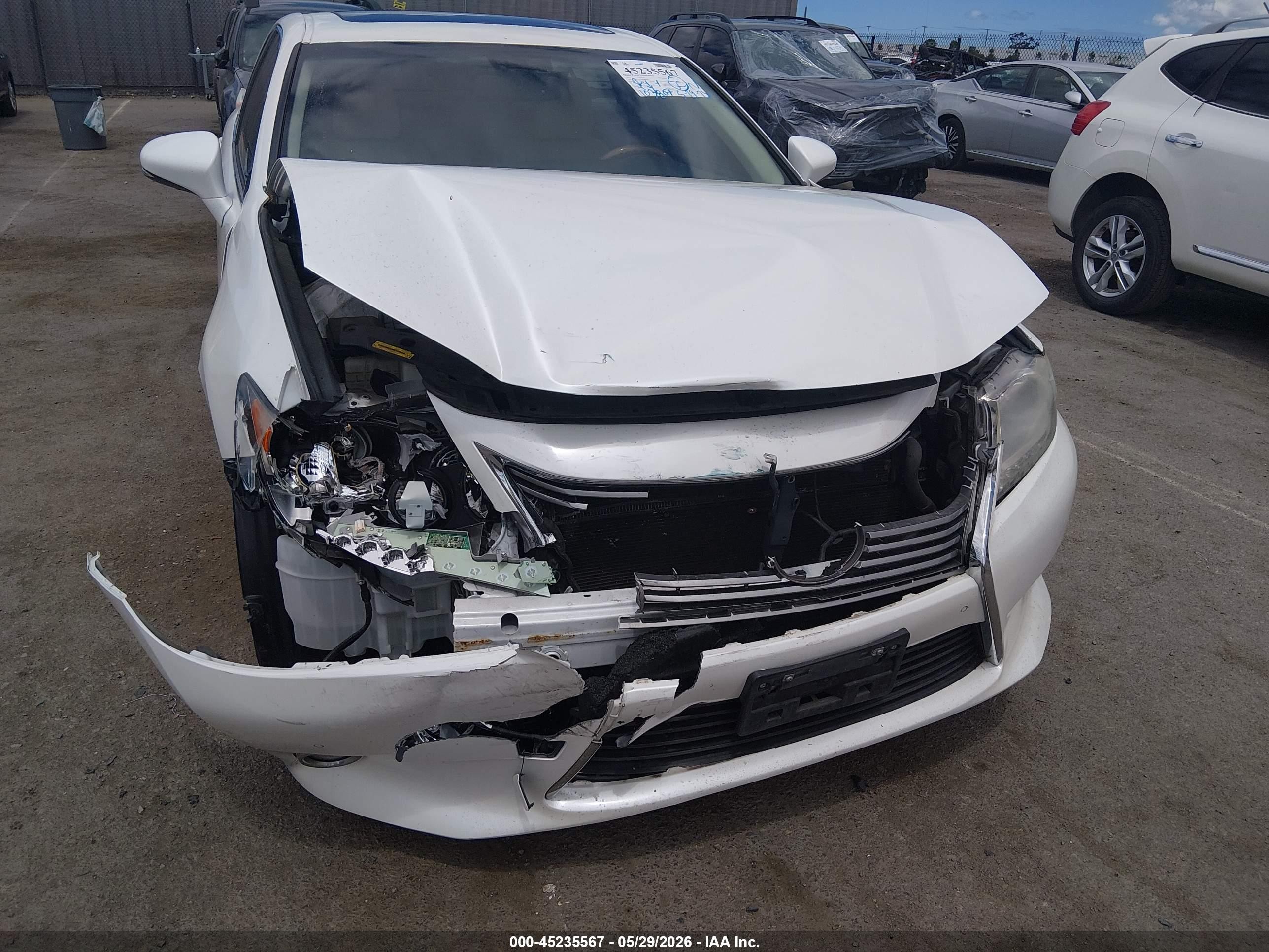 2013 Lexus Es 300h   White vin: JTHBW1GG2D2006438