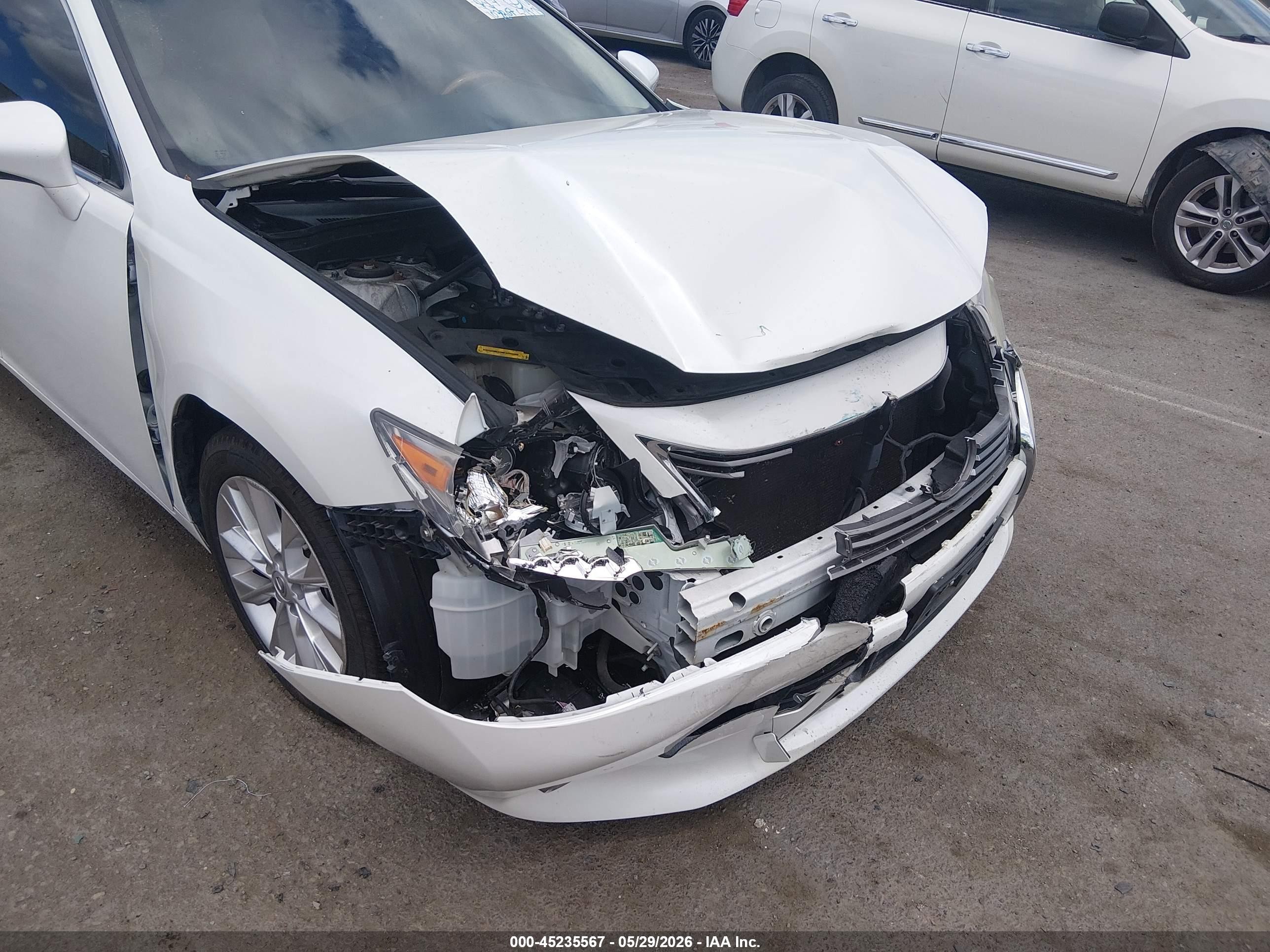 2013 Lexus Es 300h   White vin: JTHBW1GG2D2006438