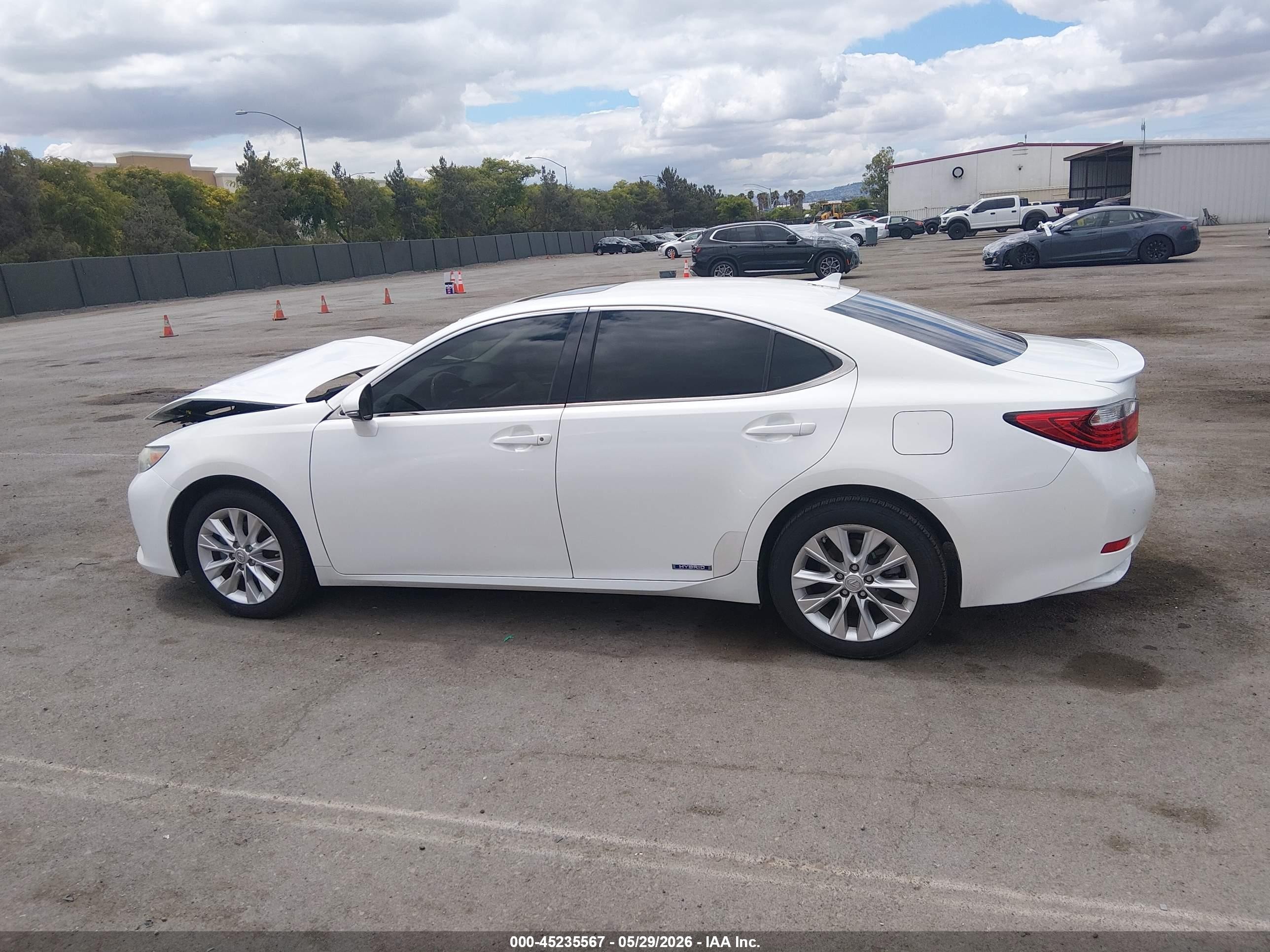2013 Lexus Es 300h   White vin: JTHBW1GG2D2006438