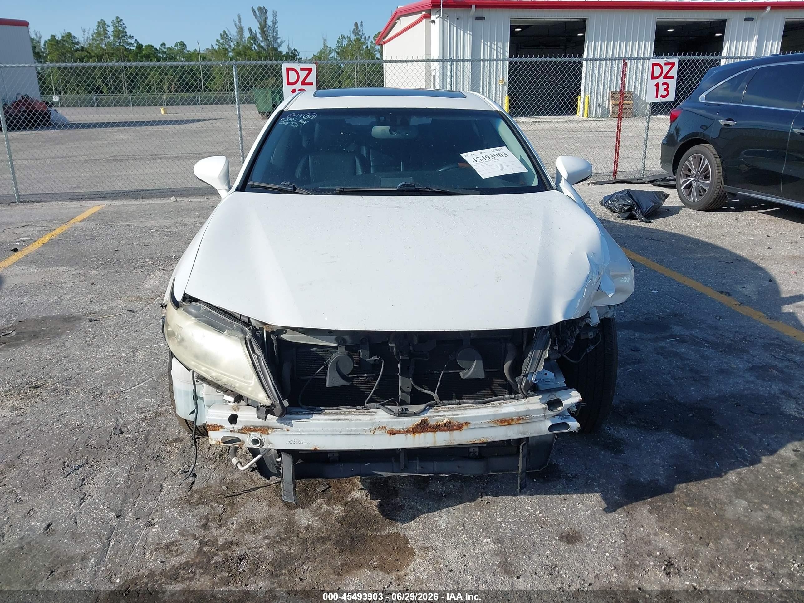 2013 Lexus Es 300h   Белый vin: JTHBW1GG2D2008738