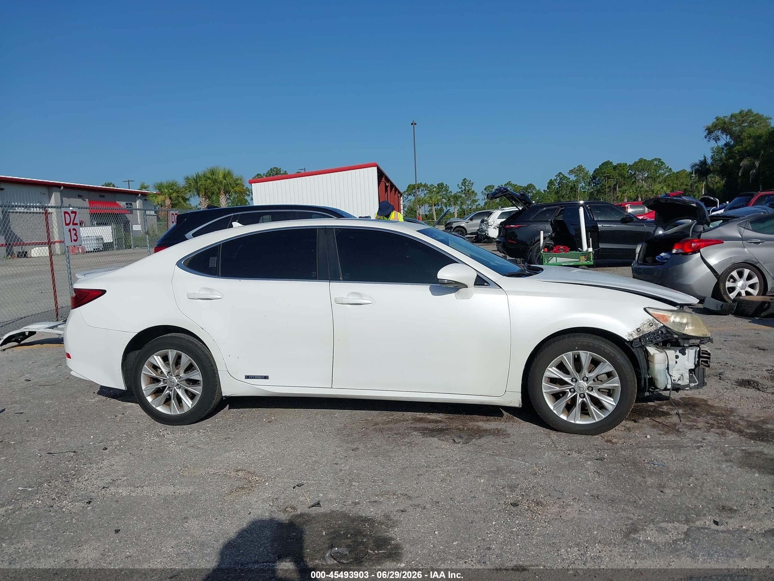 2013 Lexus Es 300h   Белый vin: JTHBW1GG2D2008738