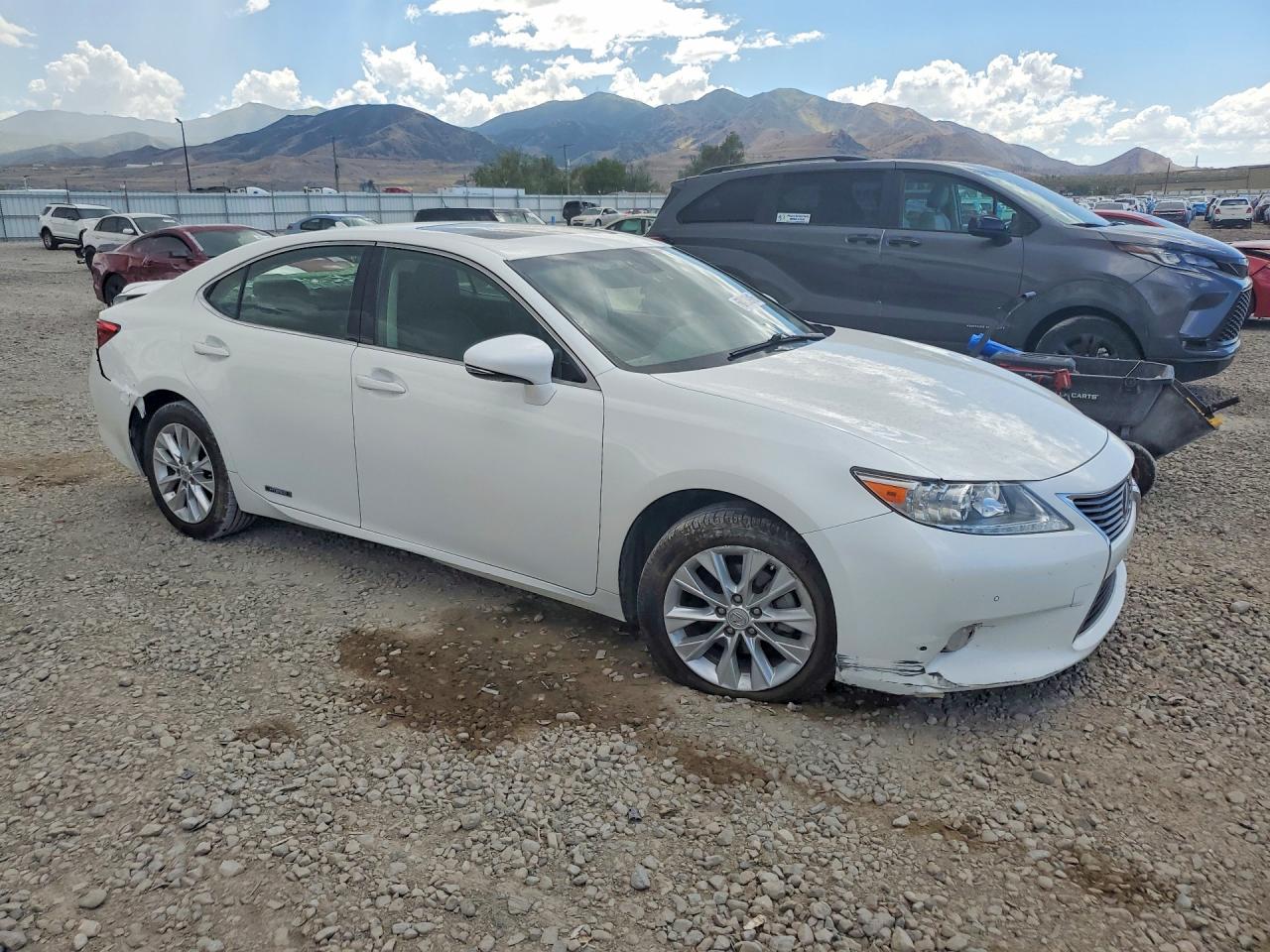 2013 Lexus Es 300h White vin: JTHBW1GG2D2010134