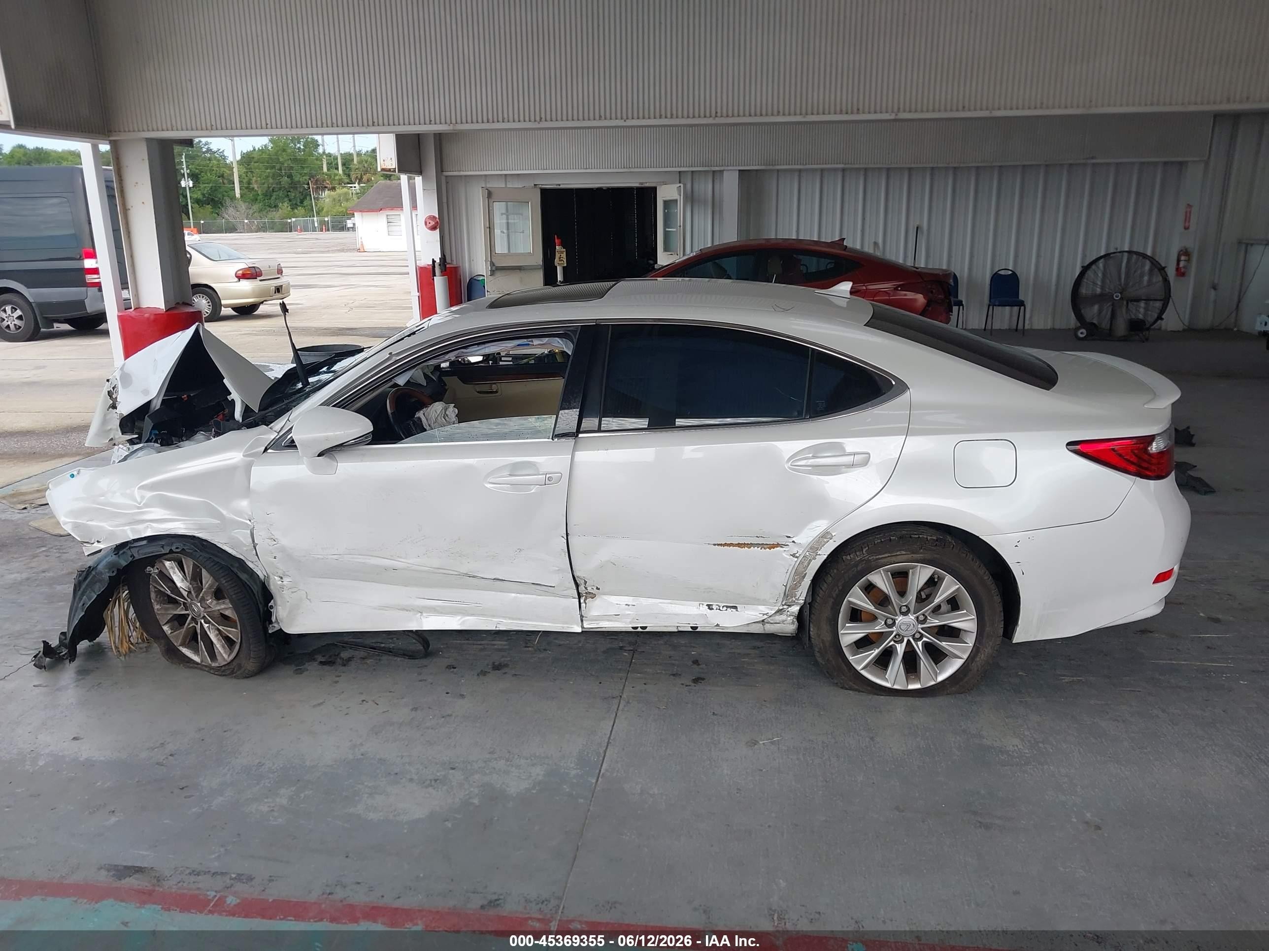 2013 Lexus Es 300h   White vin: JTHBW1GG2D2028276