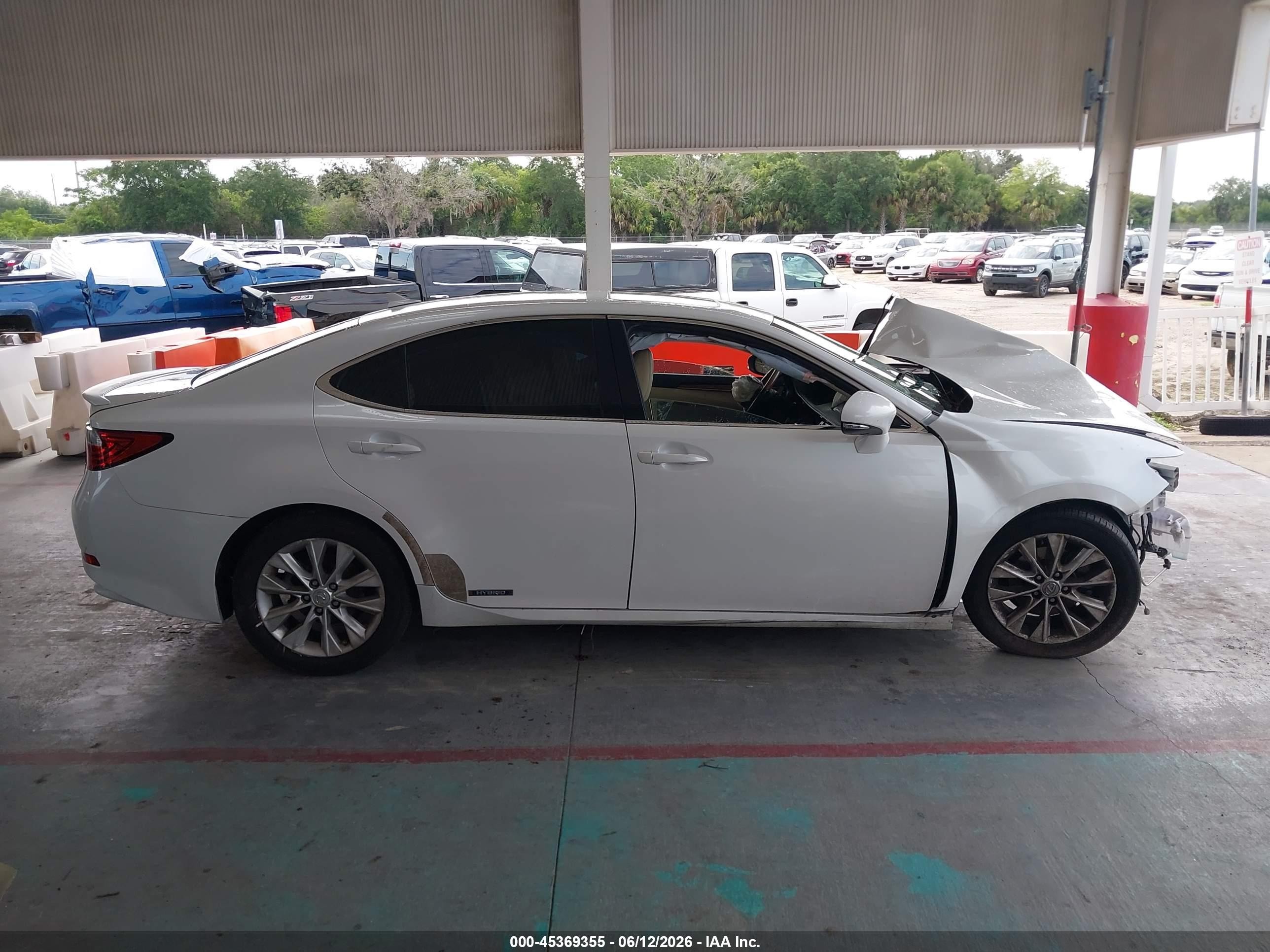 2013 Lexus Es 300h   White vin: JTHBW1GG2D2028276