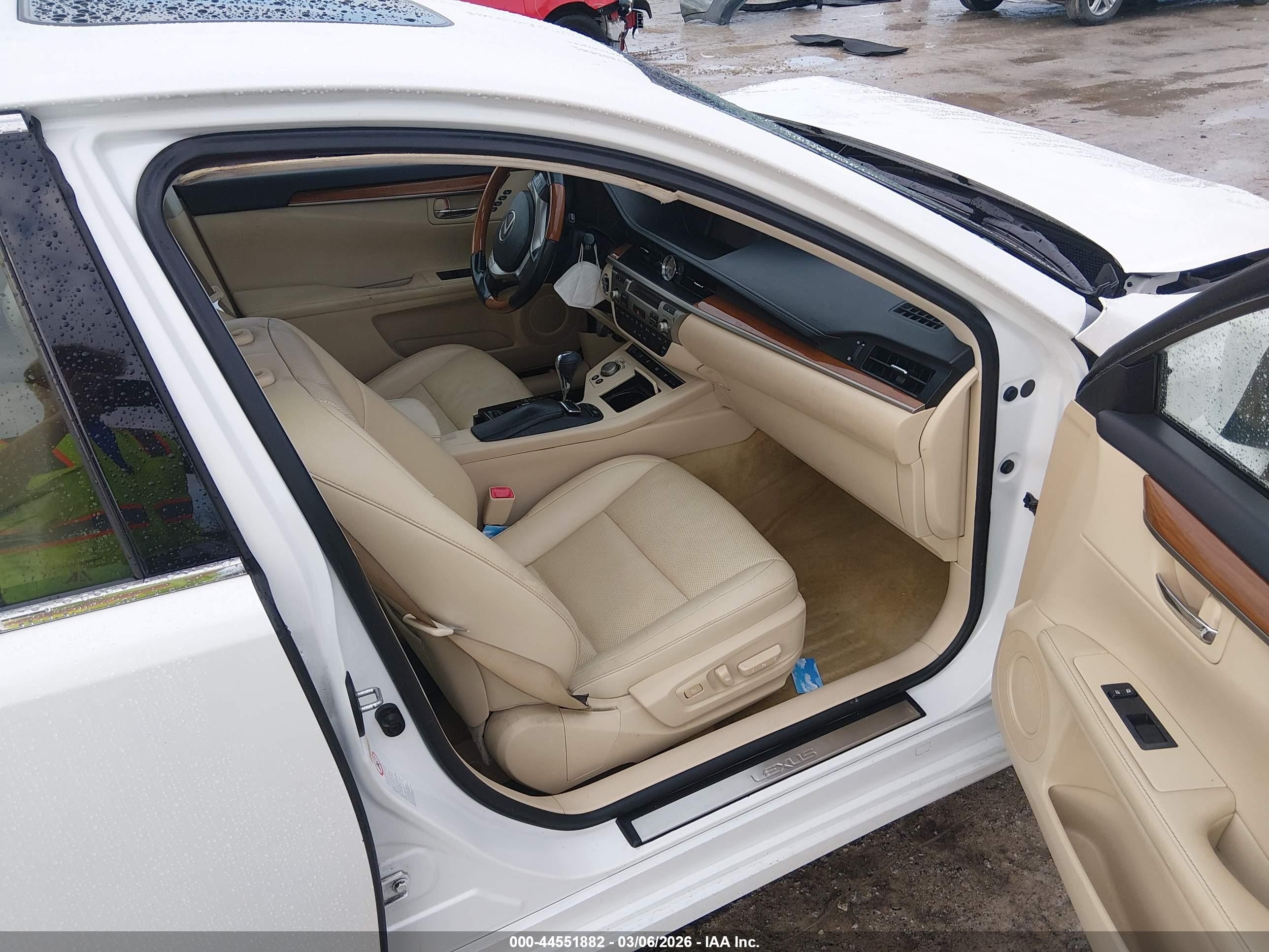 2014 Lexus Es 300h   White vin: JTHBW1GG2E2044706
