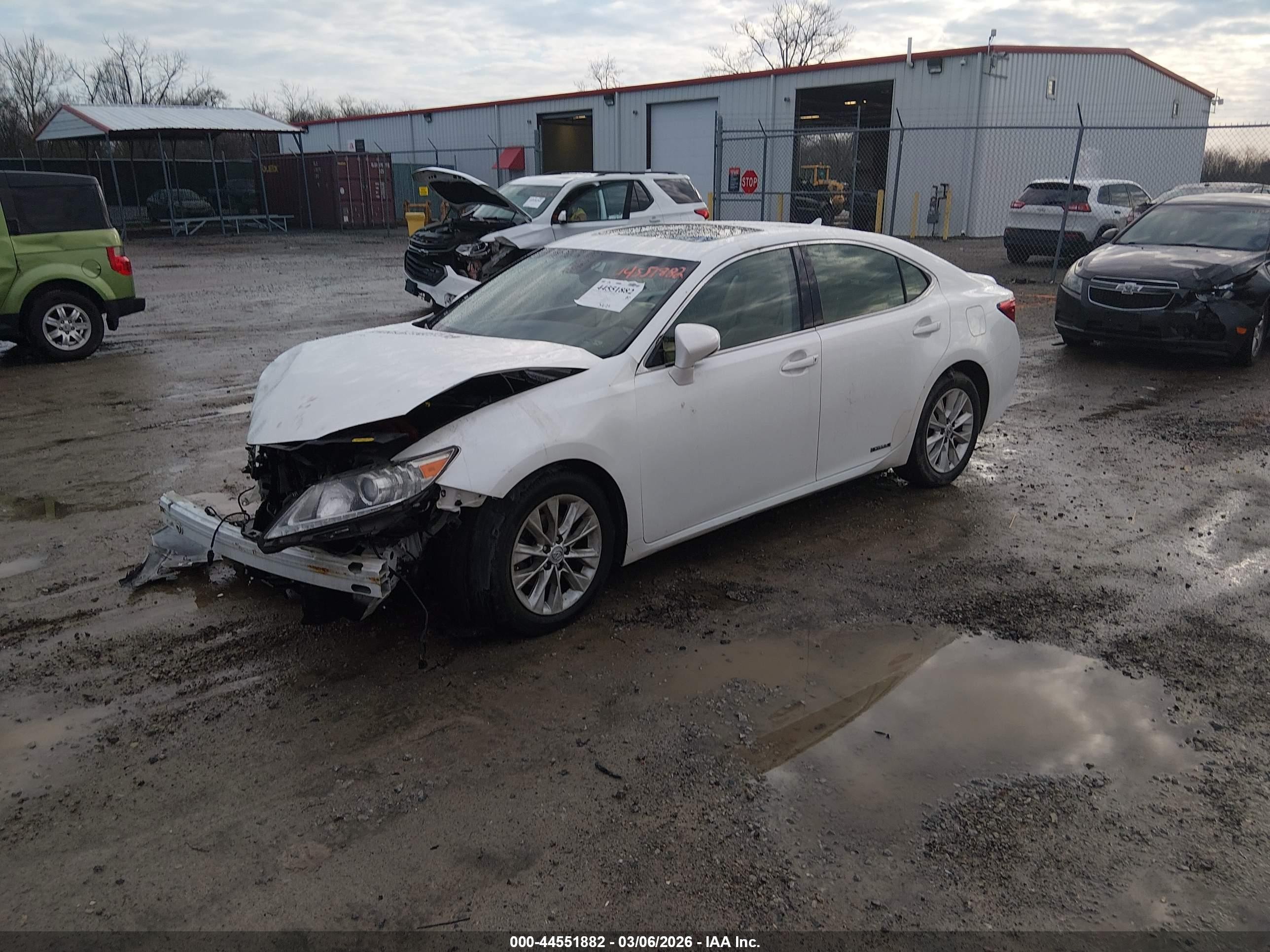 2014 Lexus Es 300h   White vin: JTHBW1GG2E2044706