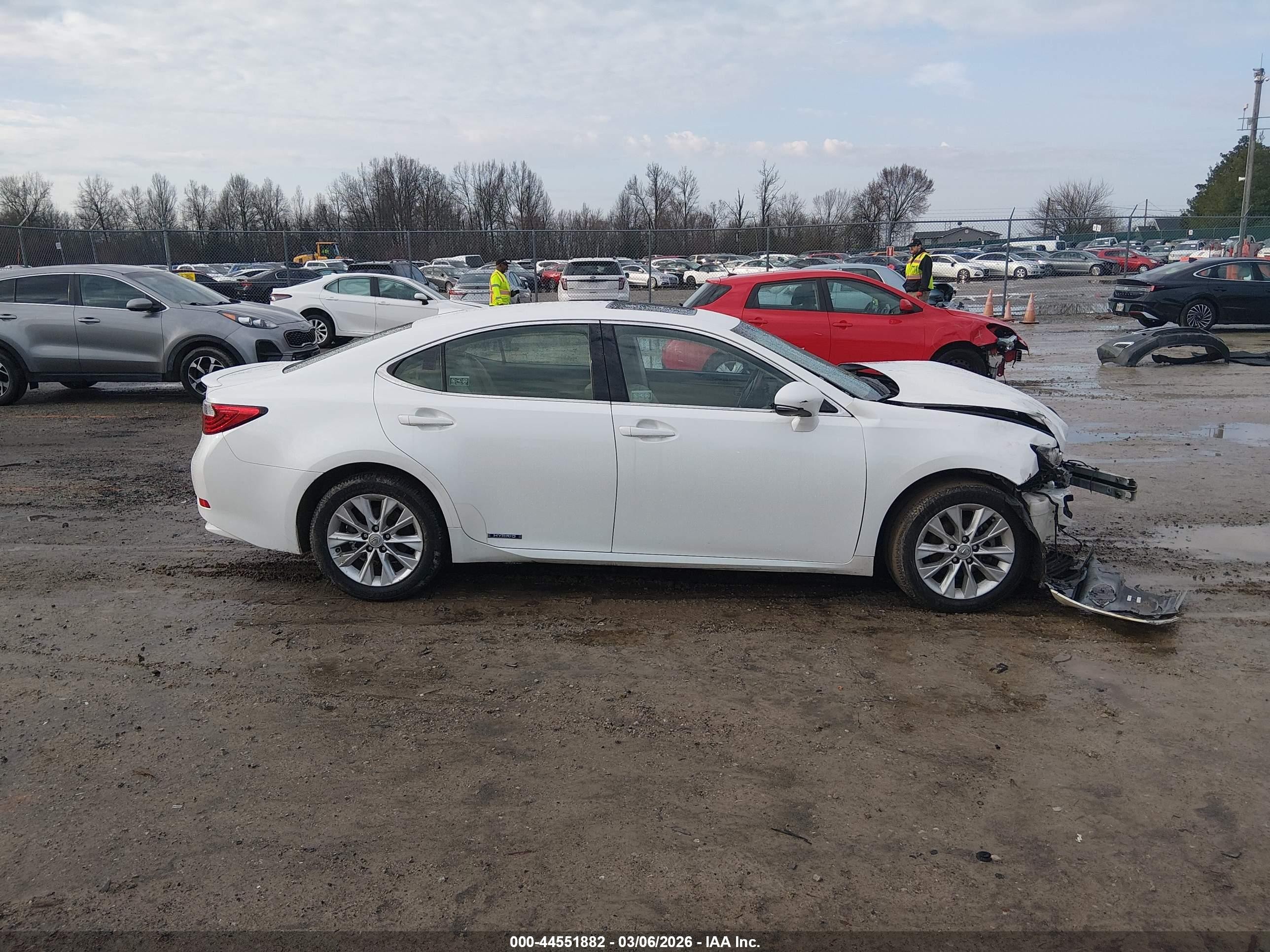 2014 Lexus Es 300h   White vin: JTHBW1GG2E2044706