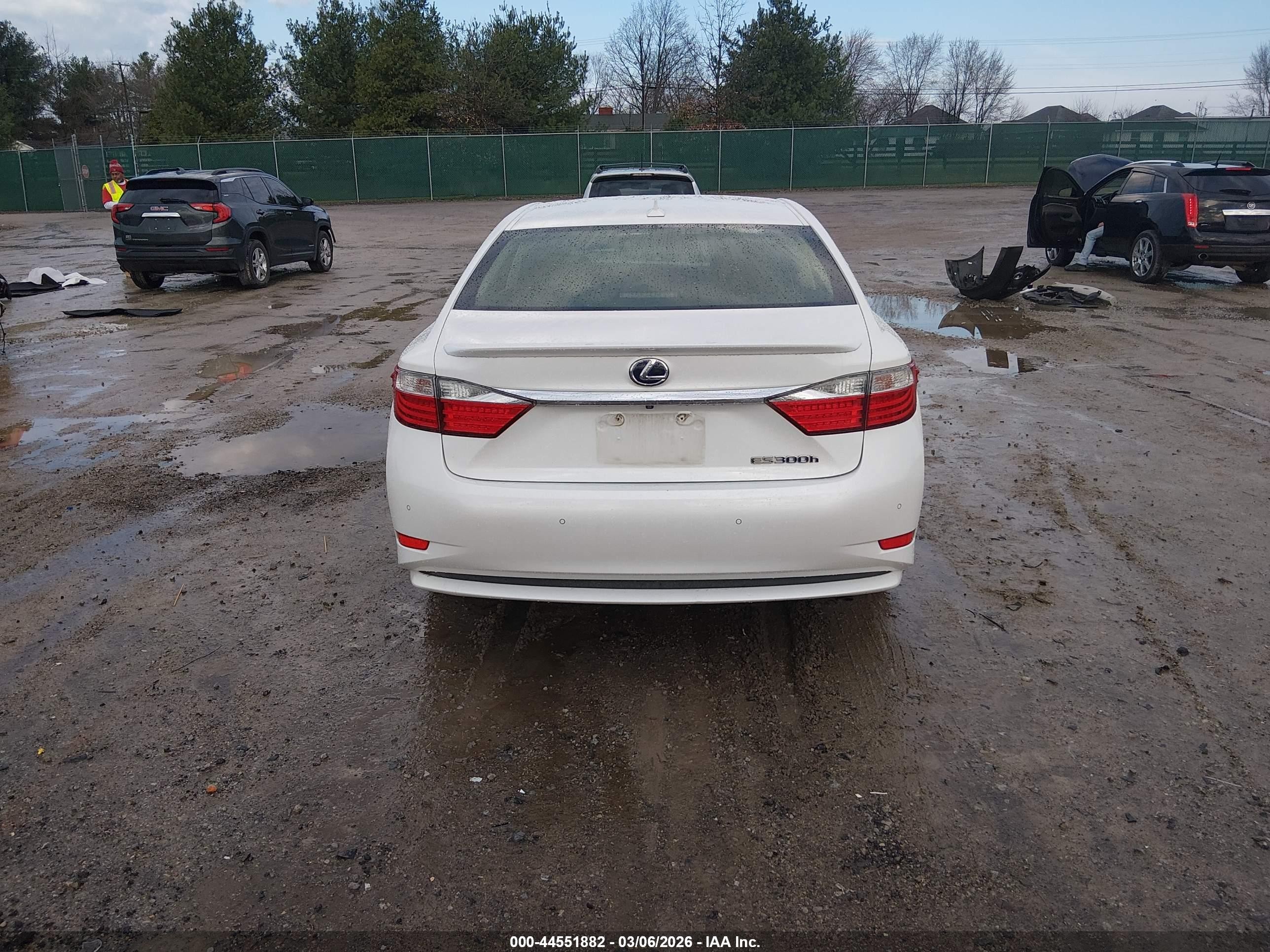 2014 Lexus Es 300h   White vin: JTHBW1GG2E2044706