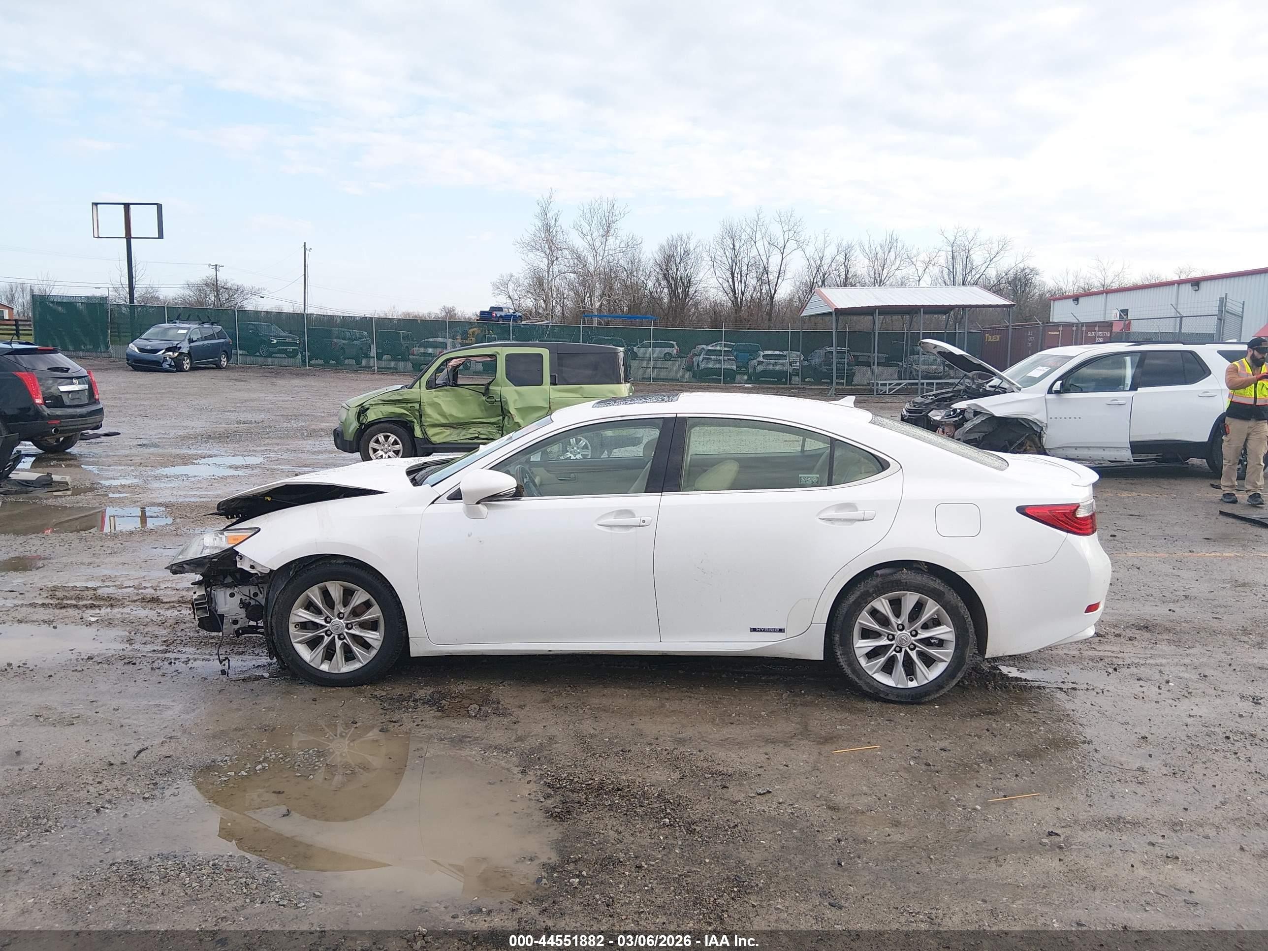 2014 Lexus Es 300h   White vin: JTHBW1GG2E2044706