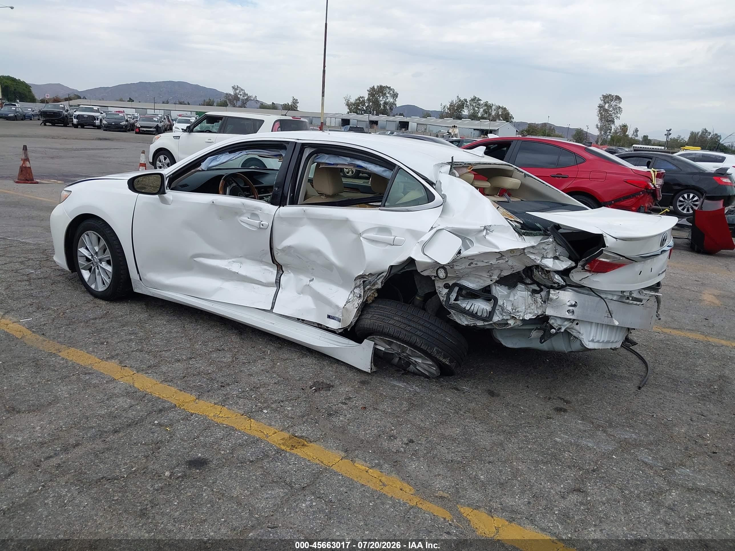 2014 Lexus Es 300h White vin: JTHBW1GG2E2066026