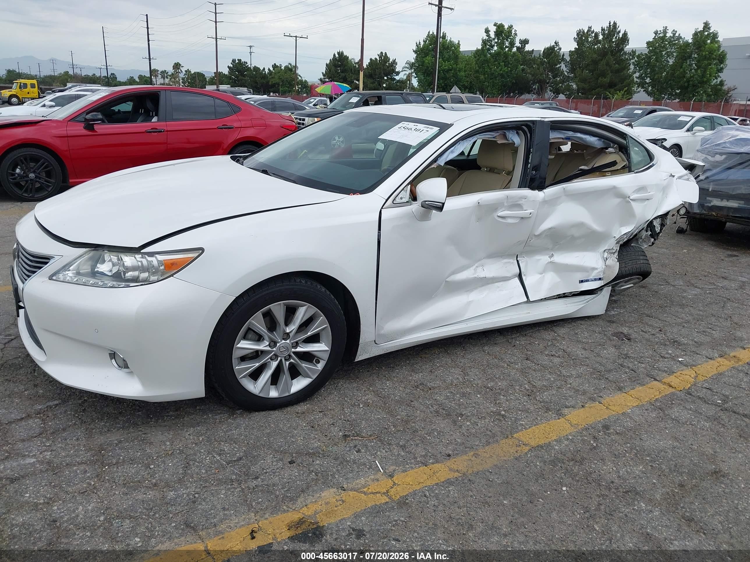 2014 Lexus Es 300h White vin: JTHBW1GG2E2066026