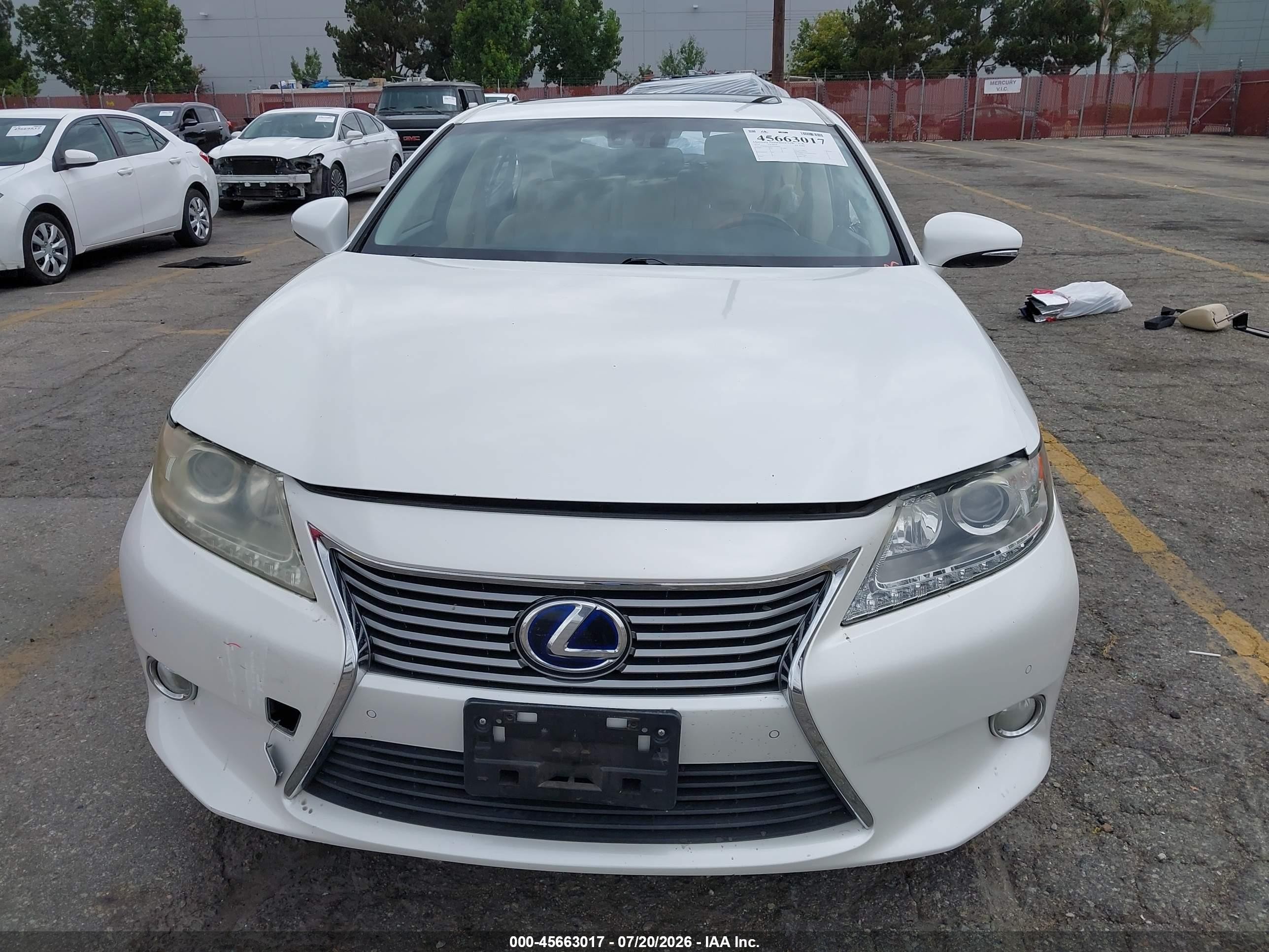 2014 Lexus Es 300h White vin: JTHBW1GG2E2066026