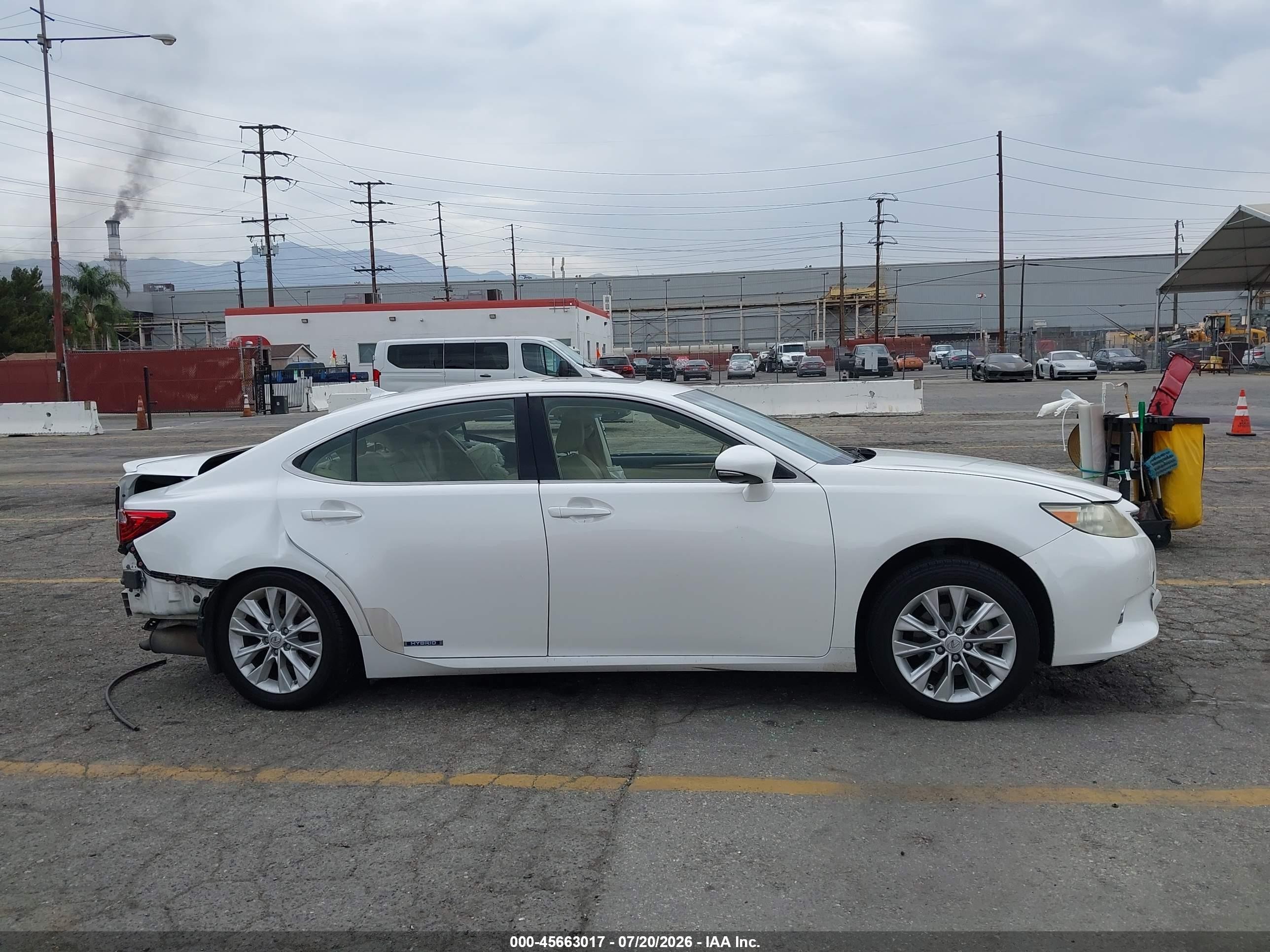 2014 Lexus Es 300h White vin: JTHBW1GG2E2066026