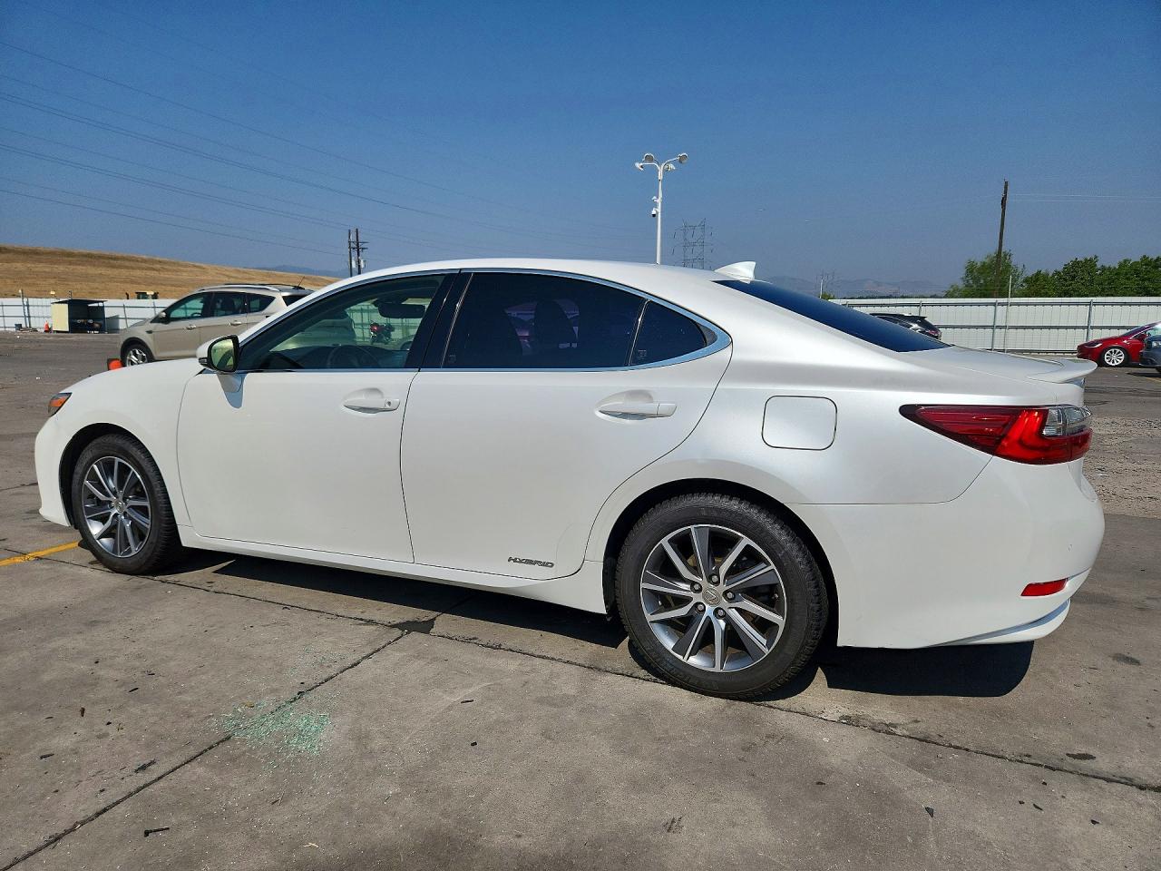 2016 Lexus Es 300h Белый vin: JTHBW1GG2G2102834