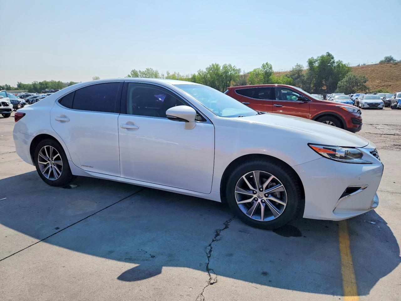 2016 Lexus Es 300h Белый vin: JTHBW1GG2G2102834