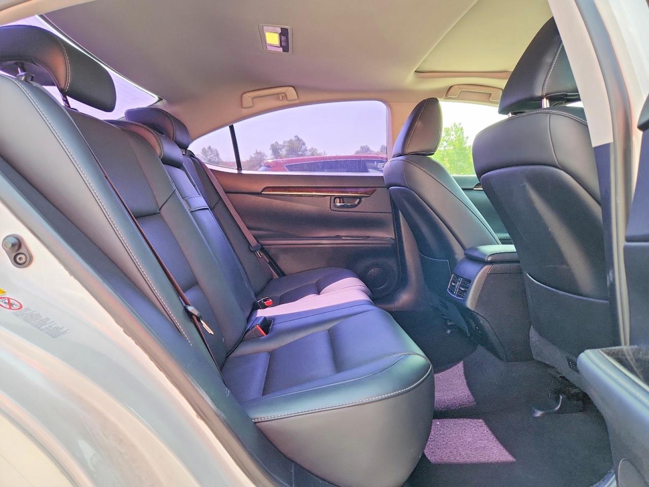 2016 Lexus Es 300h Белый vin: JTHBW1GG2G2102834