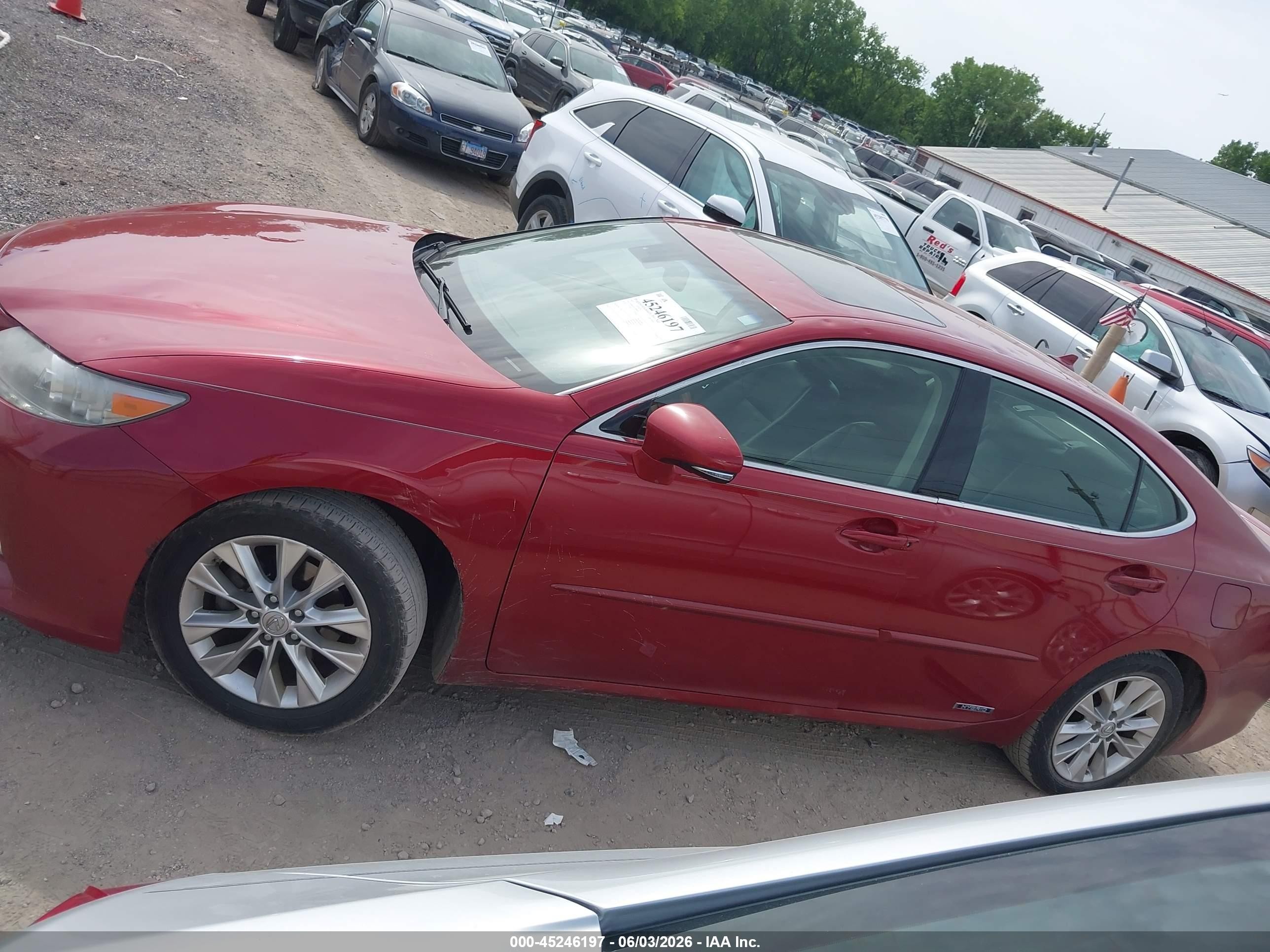 2013 Lexus Es 300h   Красный vin: JTHBW1GG3D2008702