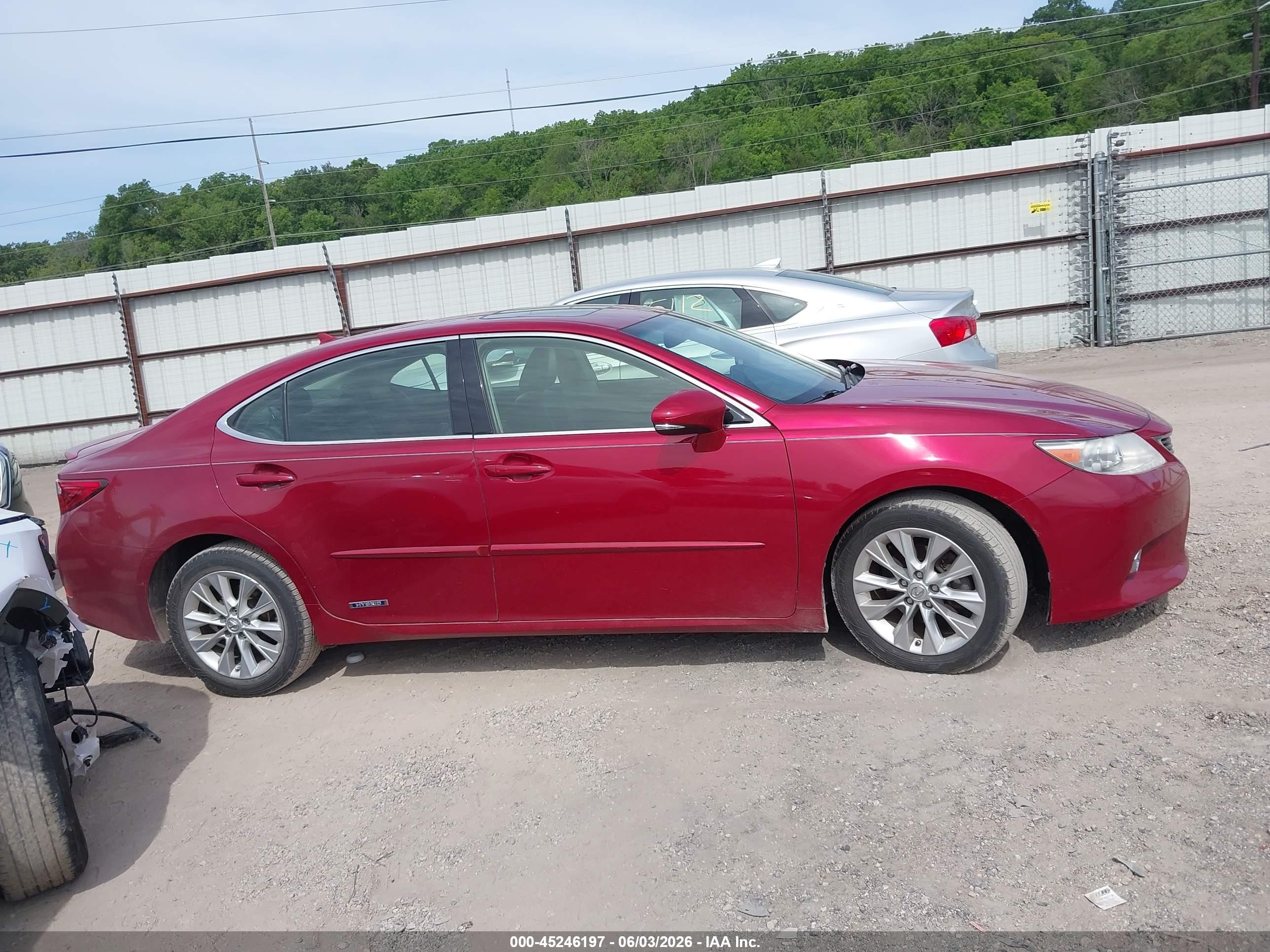 2013 Lexus Es 300h   Красный vin: JTHBW1GG3D2008702