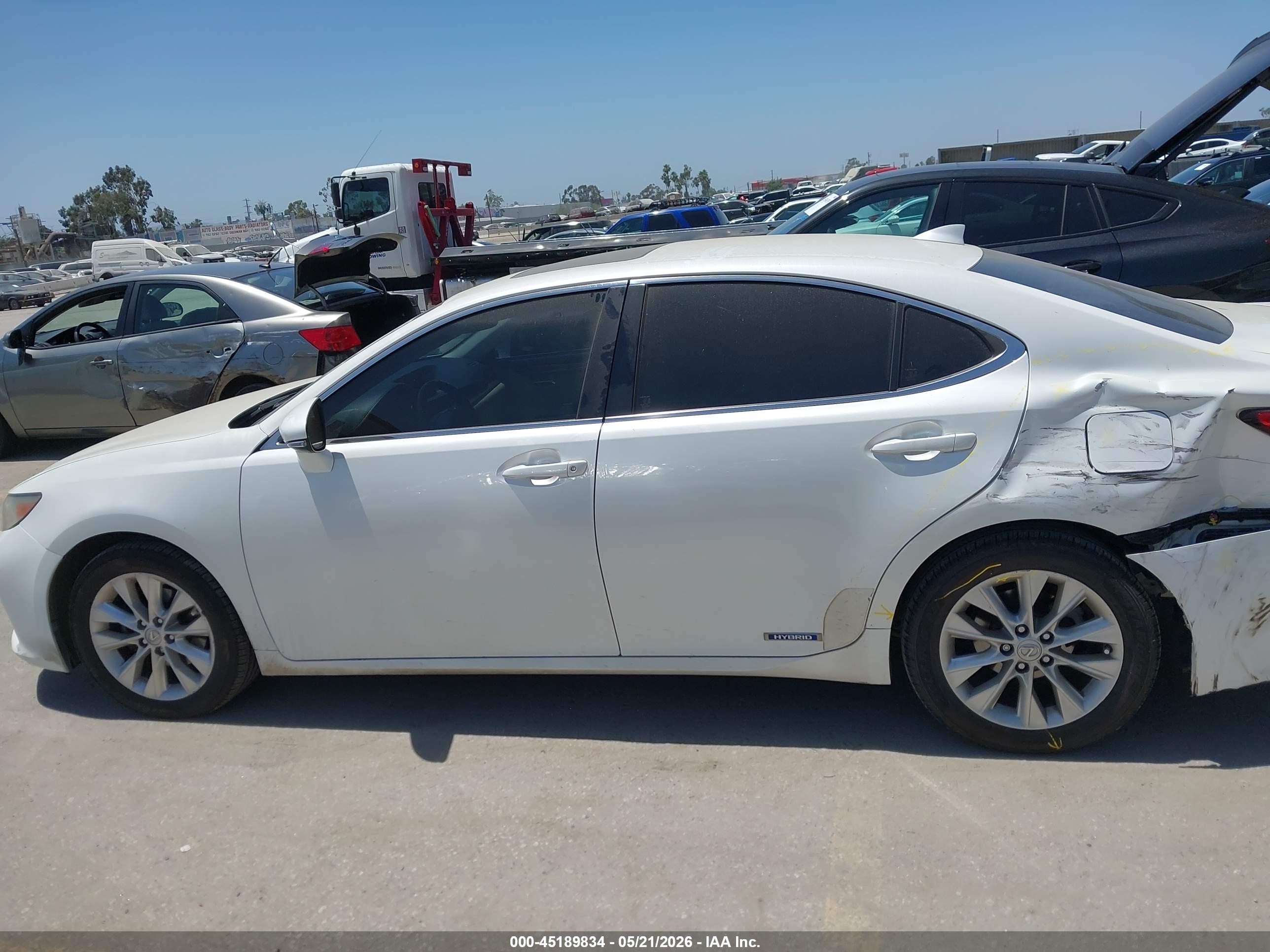 2015 Lexus Es 300h   White vin: JTHBW1GG3F2083404