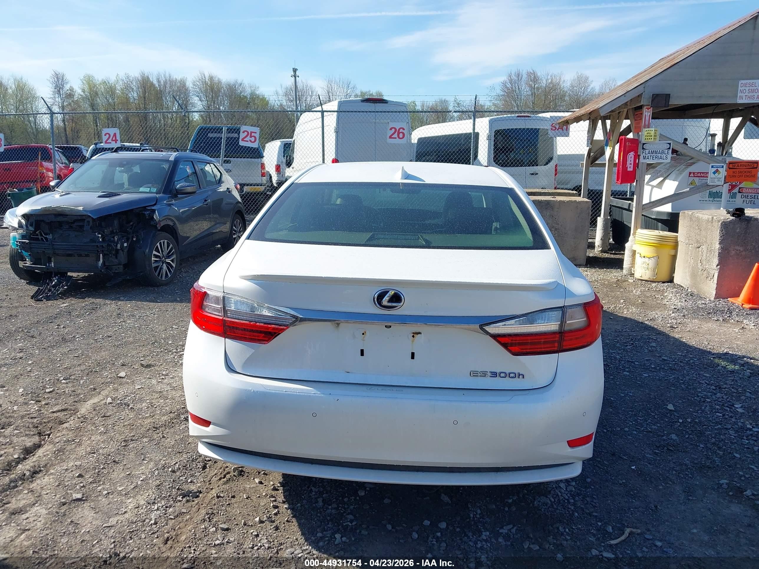 2016 Lexus Es 300h White vin: JTHBW1GG3G2105581