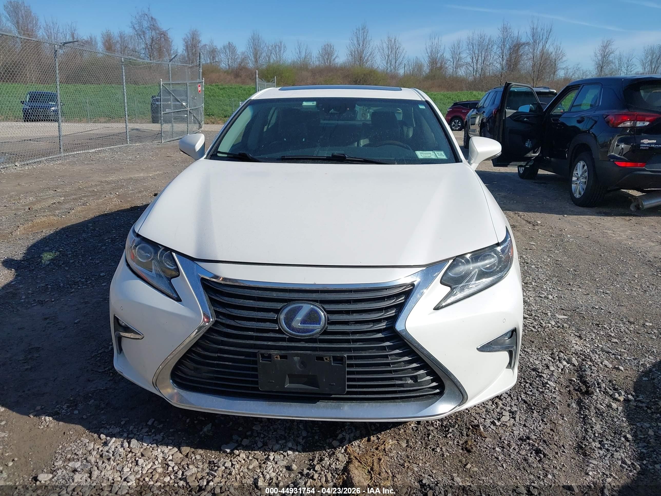 2016 Lexus Es 300h White vin: JTHBW1GG3G2105581