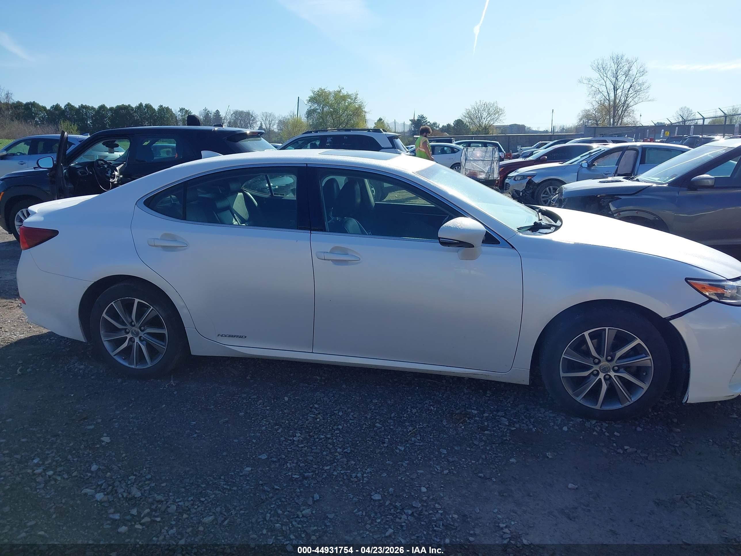 2016 Lexus Es 300h White vin: JTHBW1GG3G2105581