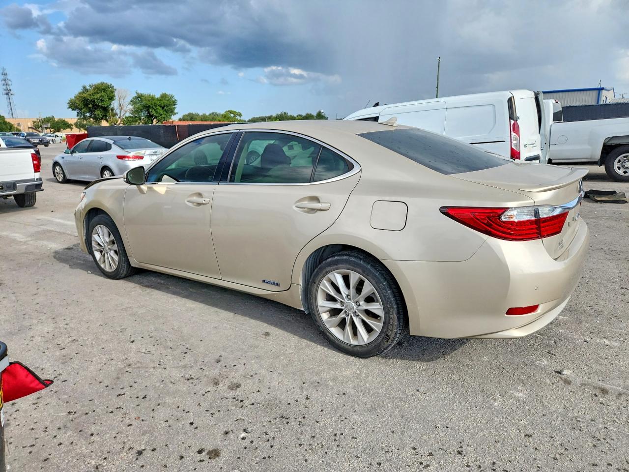 2013 Lexus Es 300h Beige vin: JTHBW1GG4D2003265
