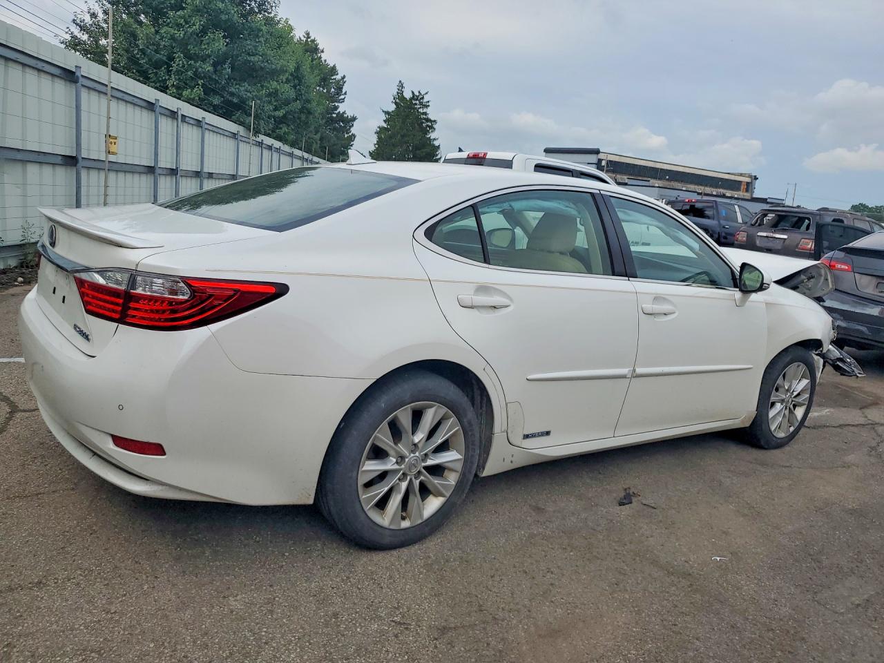 2013 Lexus Es 300h White vin: JTHBW1GG4D2011415