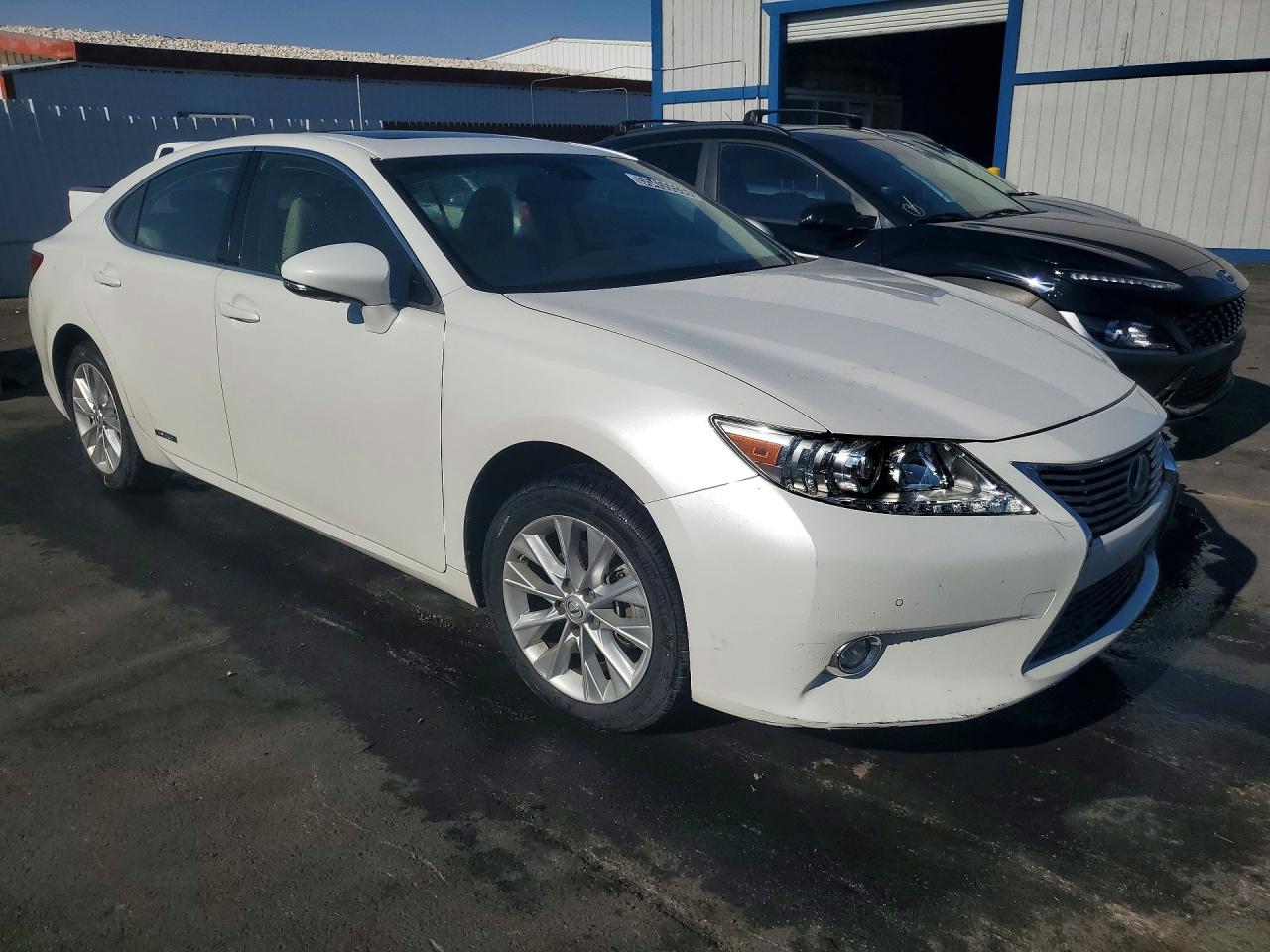 2014 Lexus Es 300h White vin: JTHBW1GG4E2066030