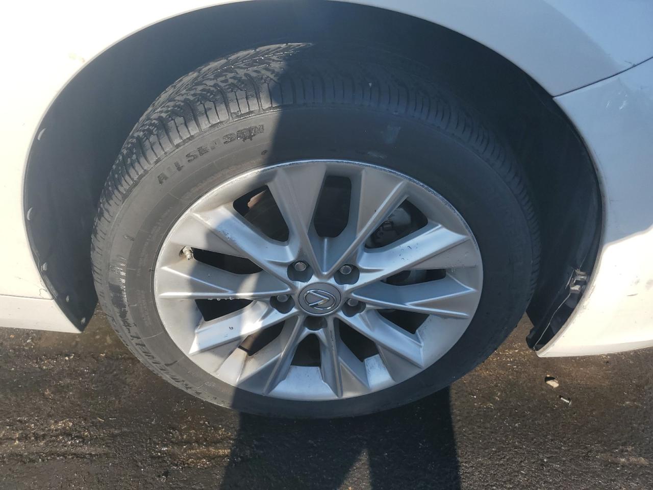 2014 Lexus Es 300h White vin: JTHBW1GG4E2066030 Damage: Right Front Wheel, Curb Rash, > 12 Inches
