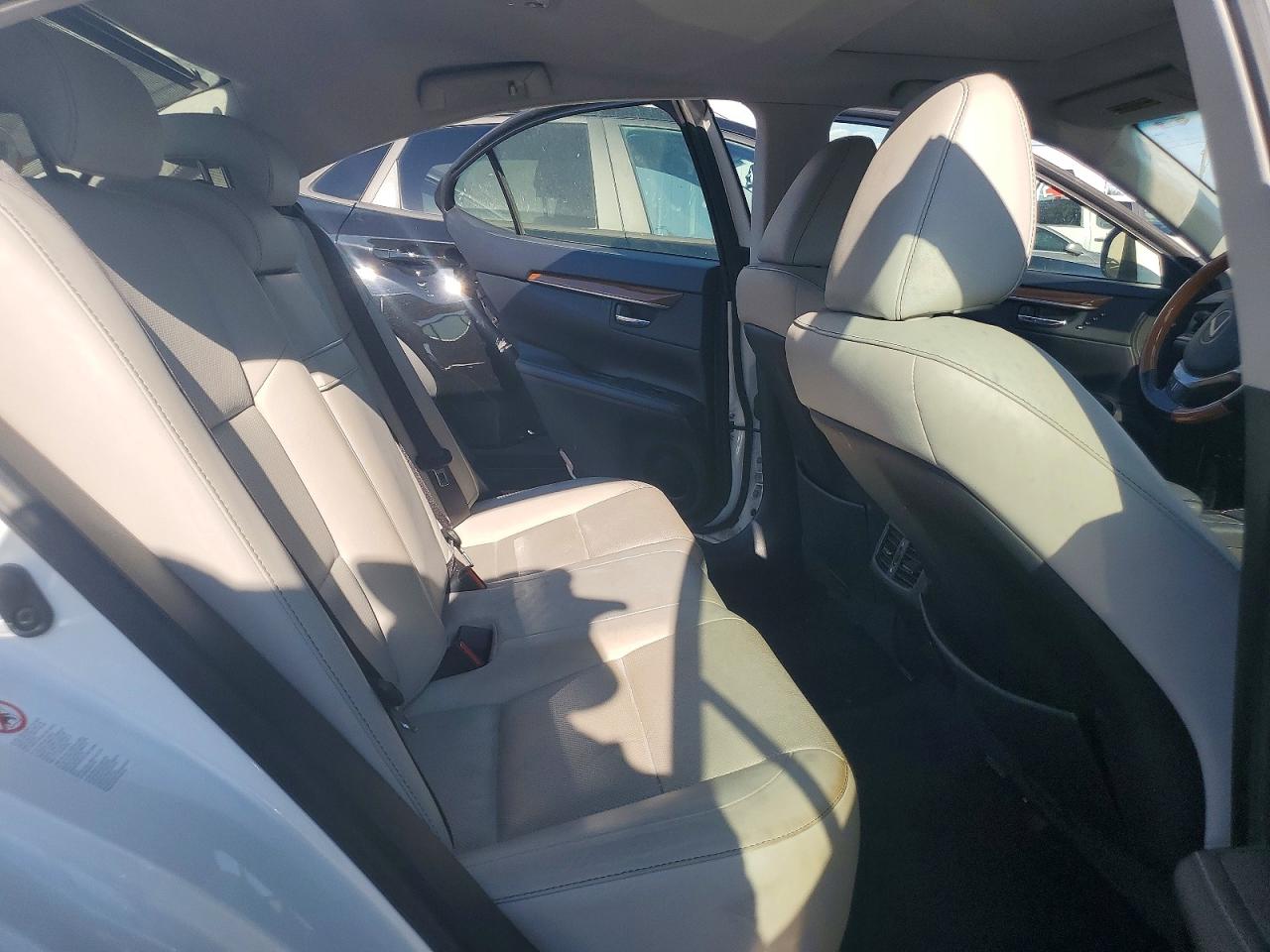 2014 Lexus Es 300h White vin: JTHBW1GG4E2066030