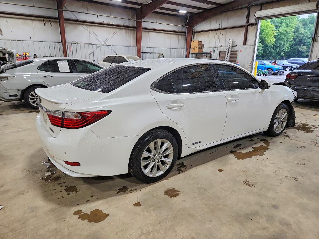 2014 Lexus Es 300h White vin: JTHBW1GG4E2066562