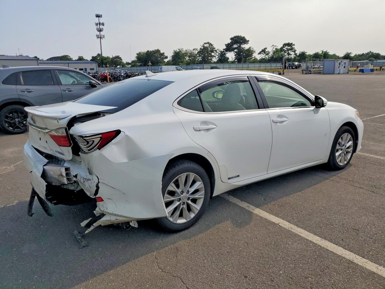 2013 Lexus Es 300h Beige vin: JTHBW1GG5D2003923