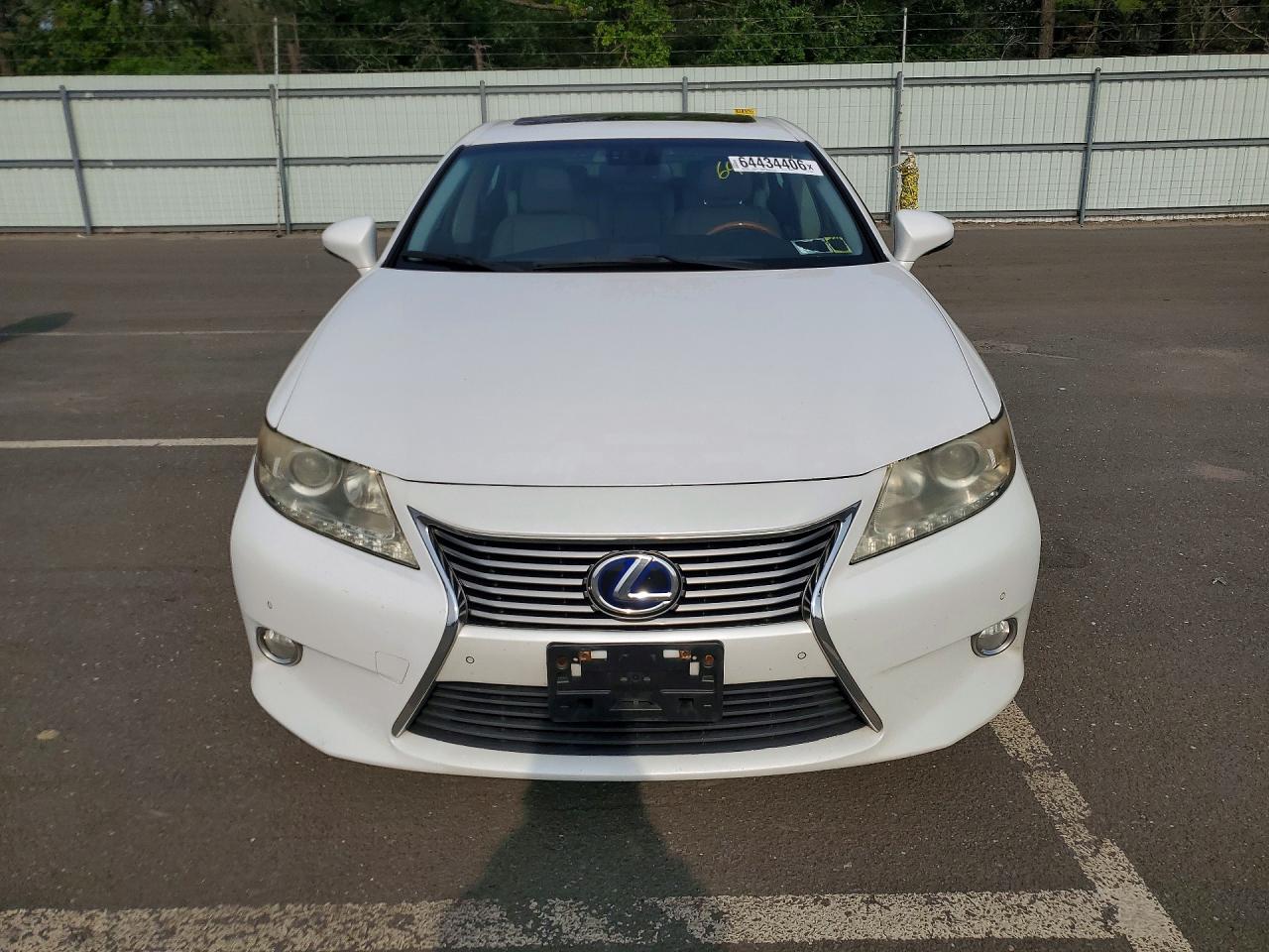 2013 Lexus Es 300h Beige vin: JTHBW1GG5D2003923