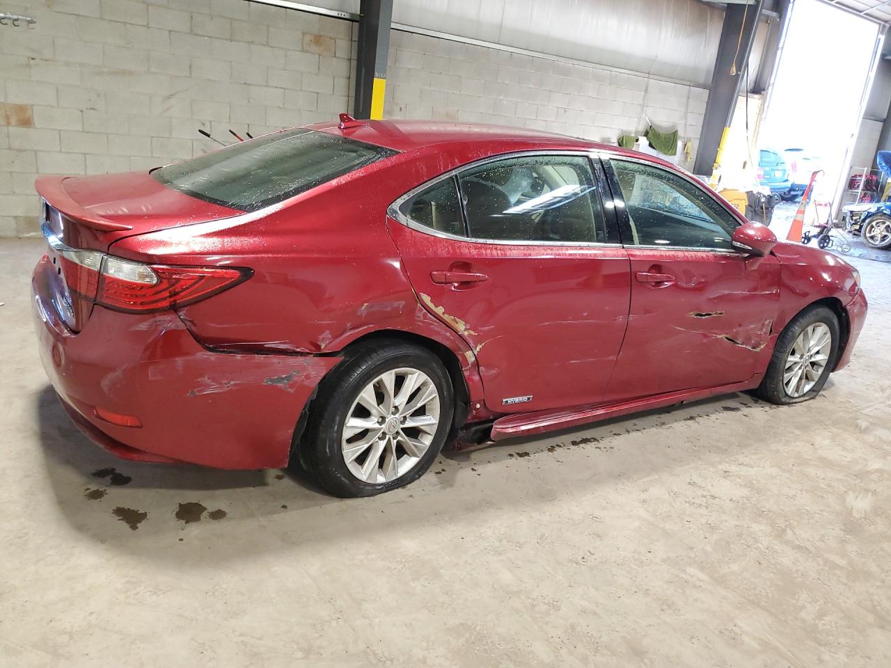 2013 Lexus Es 300h Red vin: JTHBW1GG5D2022729 Damage: Right Rocker Panel, Dent(S) W/ Paint Dmg, 6 To 7 Inches